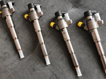 Форсунки форсунки 166000372R OE 2.3 dci cdti