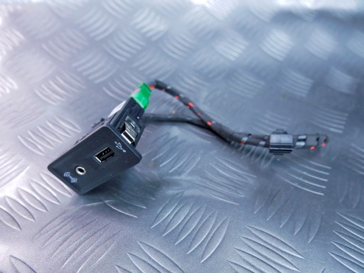 Wtyczka gniazdo złącze USB AUX 5G0035222E VW AMAROK - Роз'єм USB AUX роз'єм 5g0035222e VW AMAROK