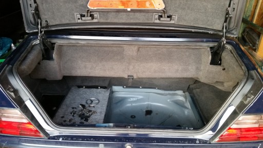 Облицювання боків багажника Mercedes в 124 Cabrio