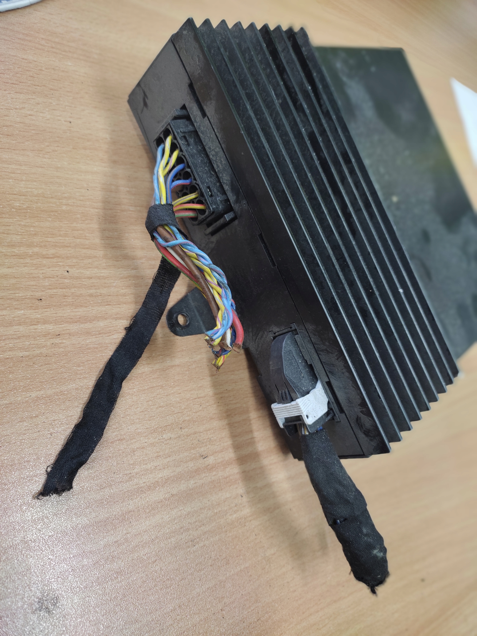 Підсилювач BMW E39 65.12-8 371 025