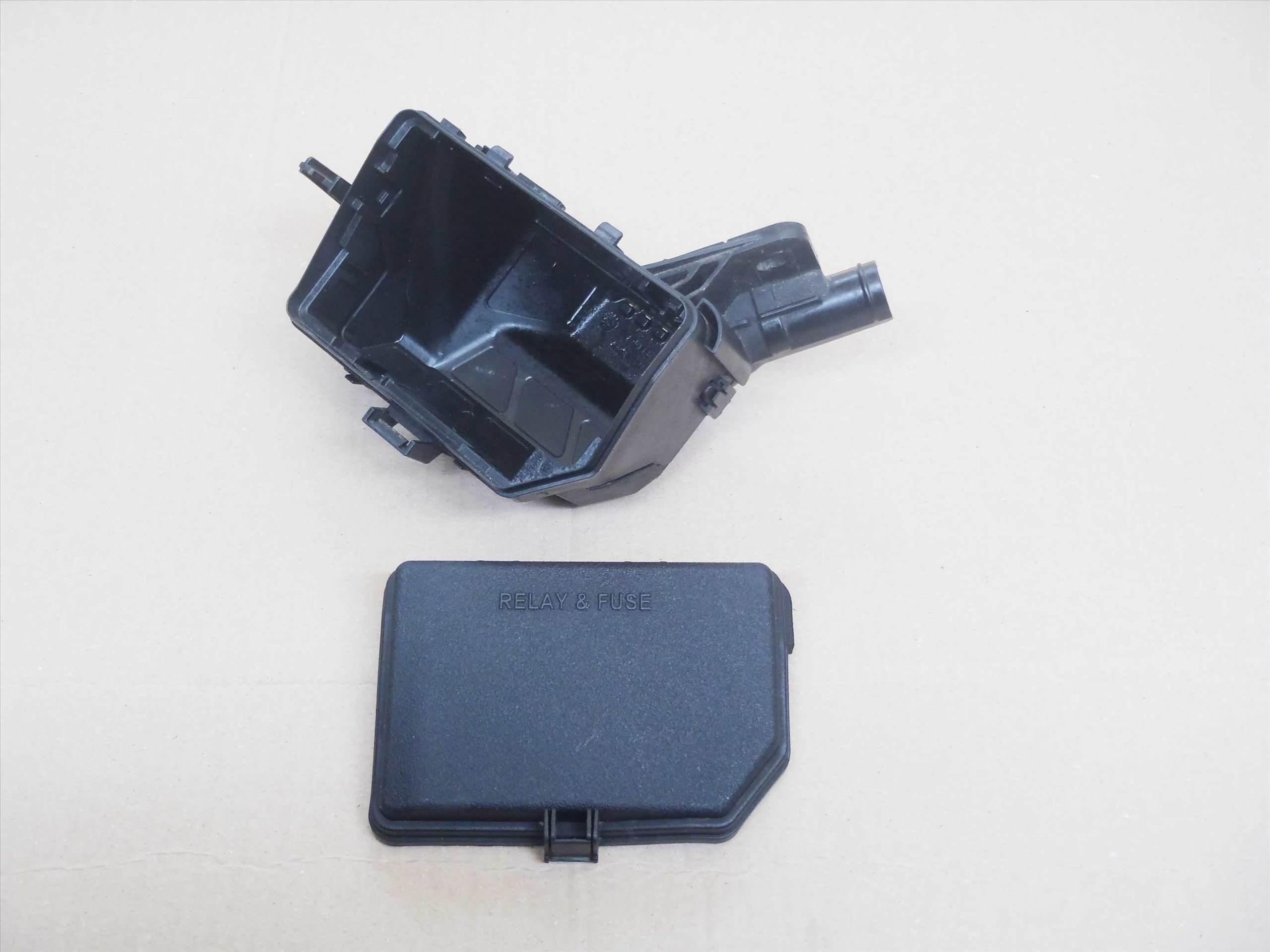 A82741-0D080 - YARIS III 11-20 БЛОК ЗАПОБІЖНИКІВ