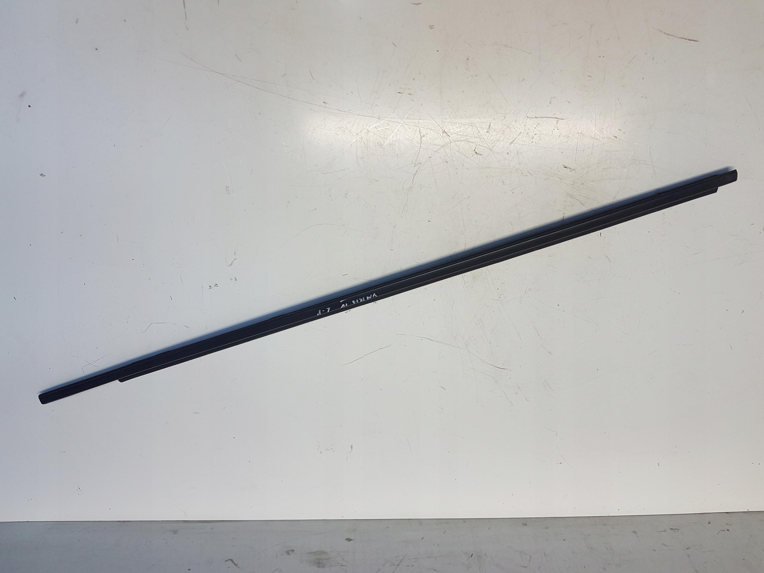 Yaris IV P21 скребок лівий