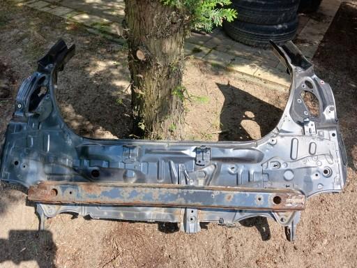 Задняя стенка Yaris II 06-11 скользит по Варшаве