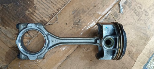 Yaris IV M15A шатунний двигун поршневий гібрид 1.5