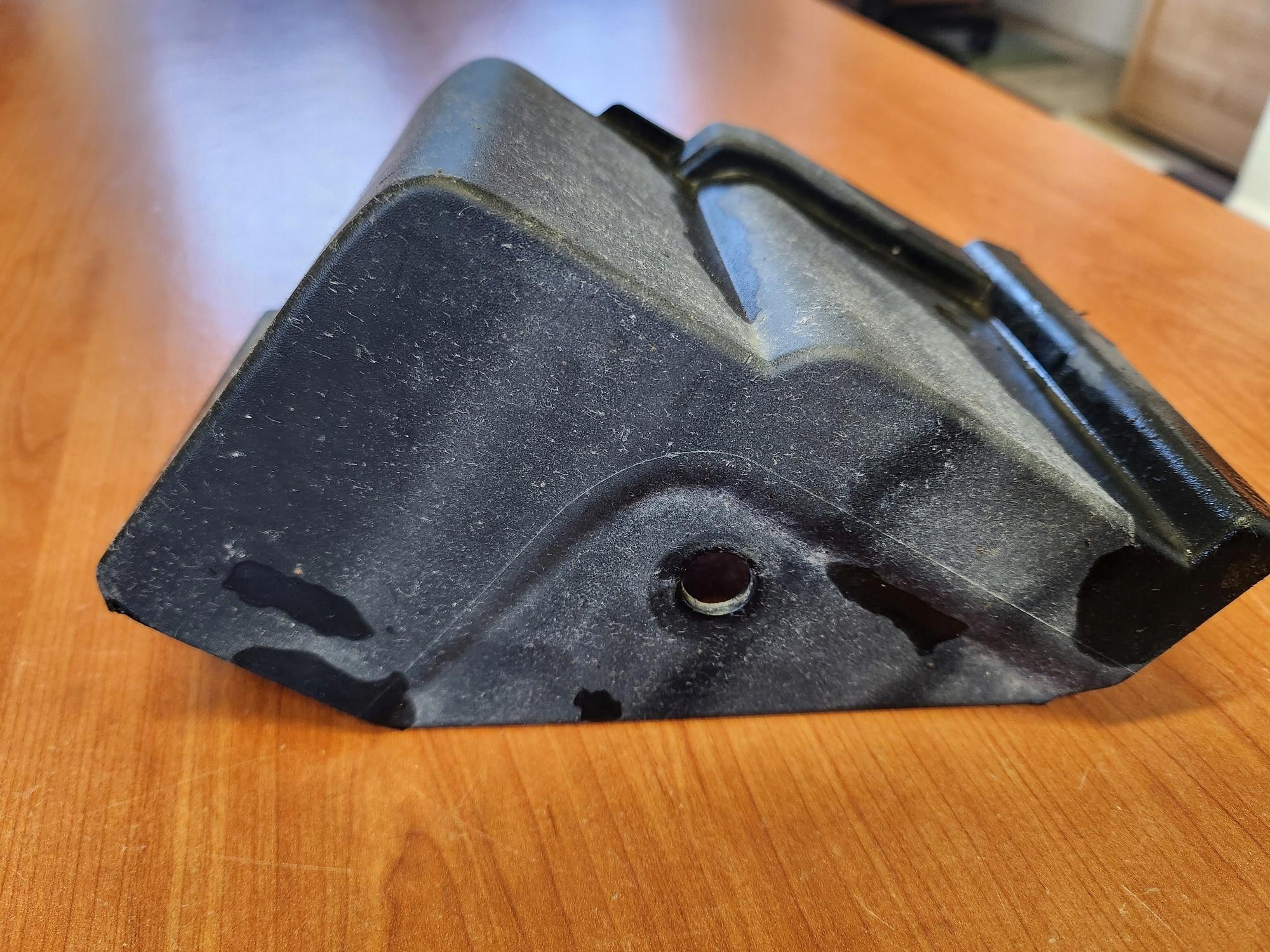 KB7W51W70B - ОТДЕЛКА ПОРОГА ПЛАСТИК MAZDA CX-5 2017