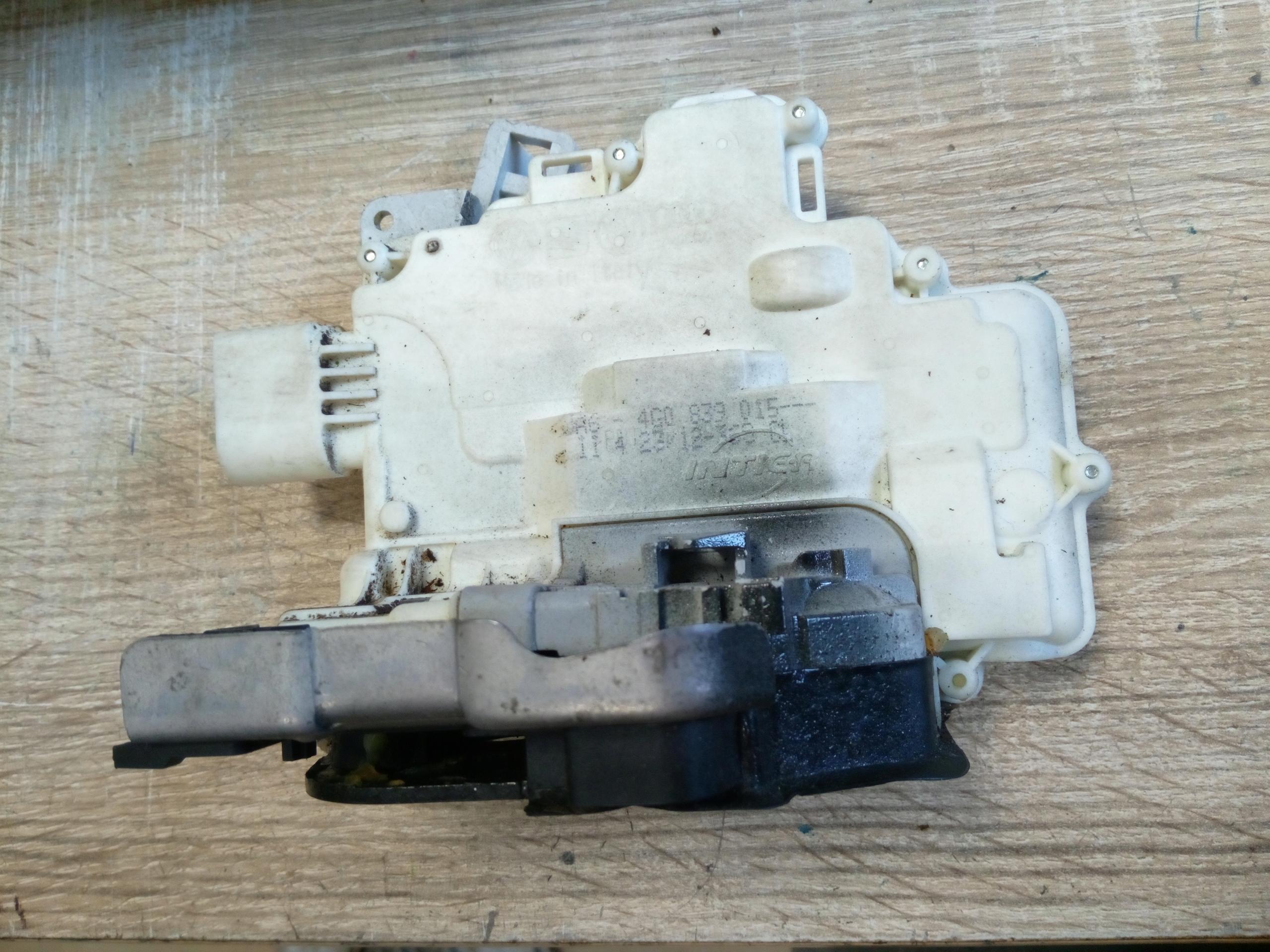 4G0839015 - Замок дверей AUDI A6 C7 задній*