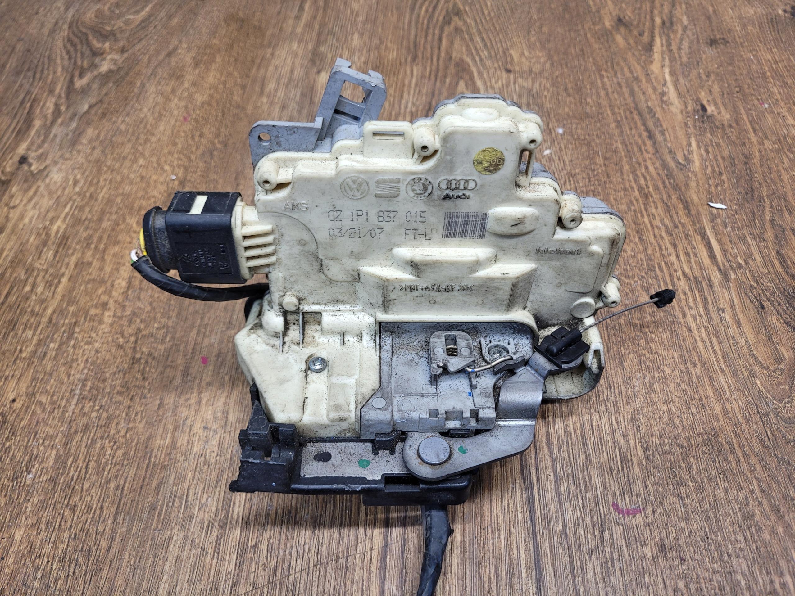 ЗАМОК ДВЕРИ ЛЕВЫЙ L SEAT ALTEA LEON 1P1837015