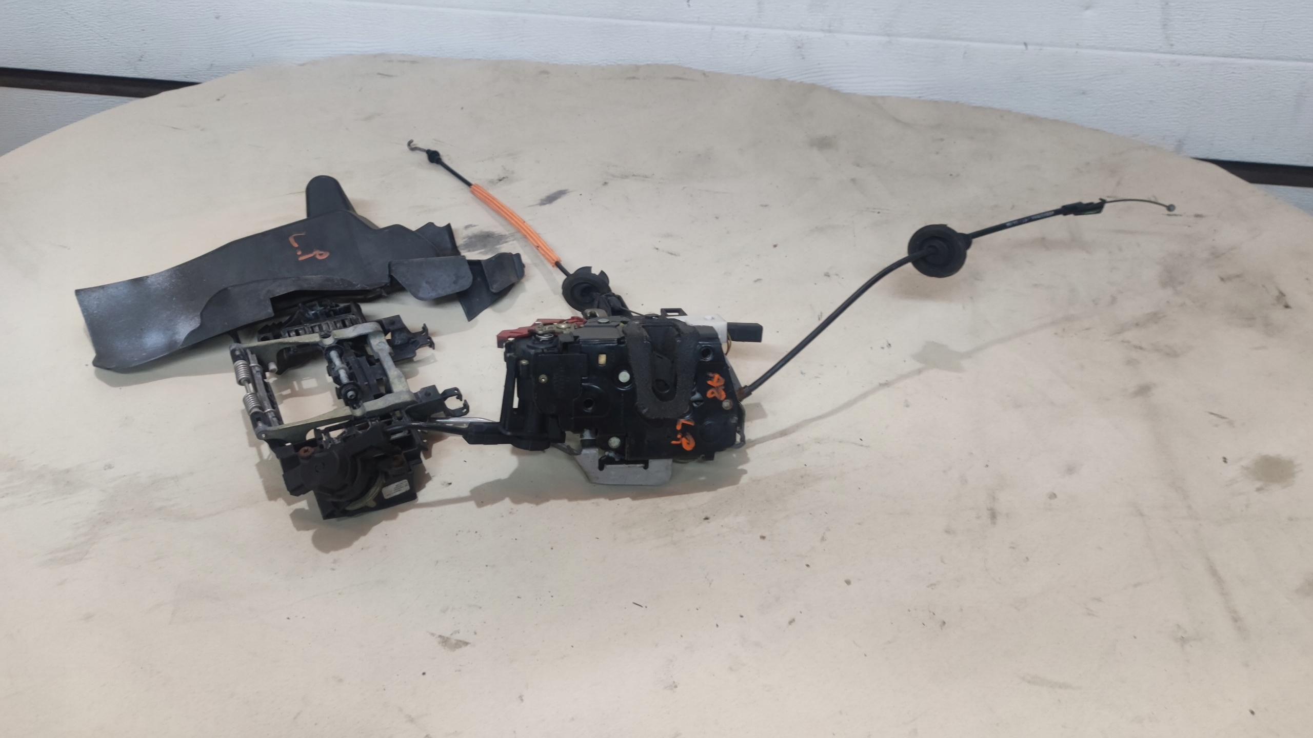 4E1837015A - Замок двері лівий передній тяга AUDI A8 D3 9pin EU