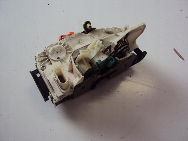 04589409AD - ЗАМОК ПЕРЕДНЕЙ ЛЕВОЙ ДВЕРИ DODGE CALIBER 06 R