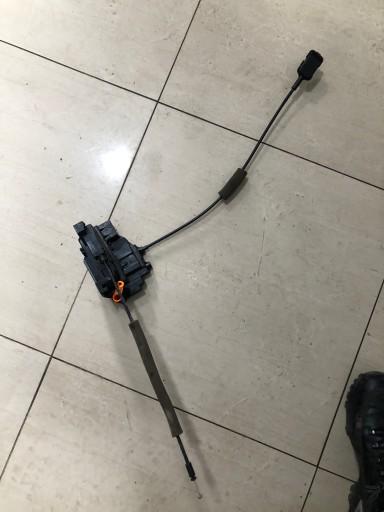 805020009R - ЗАМОК ДВЕРІ ЛІВИЙ ПЕРЕДНІЙ МАЙСТЕР III IV 805030009R