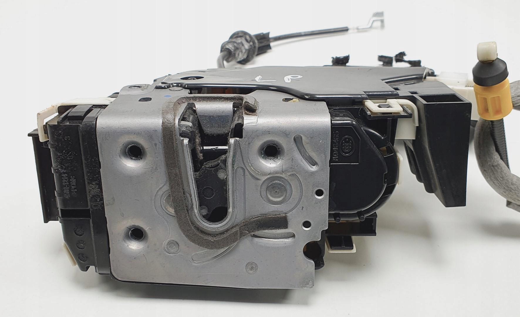 A2047202735 - Замок двери левый передний MERCEDES W204 Европа