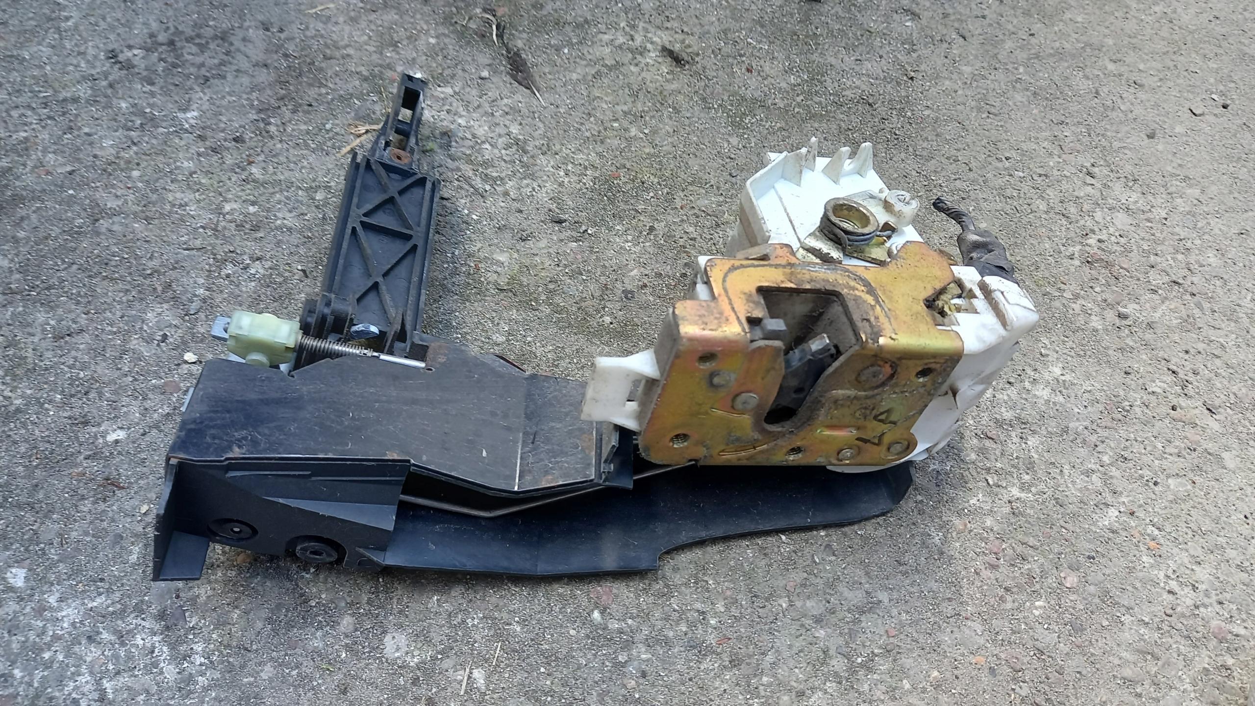 Замок двери левый передний MONDEO MK3 XS41-A21813-DE