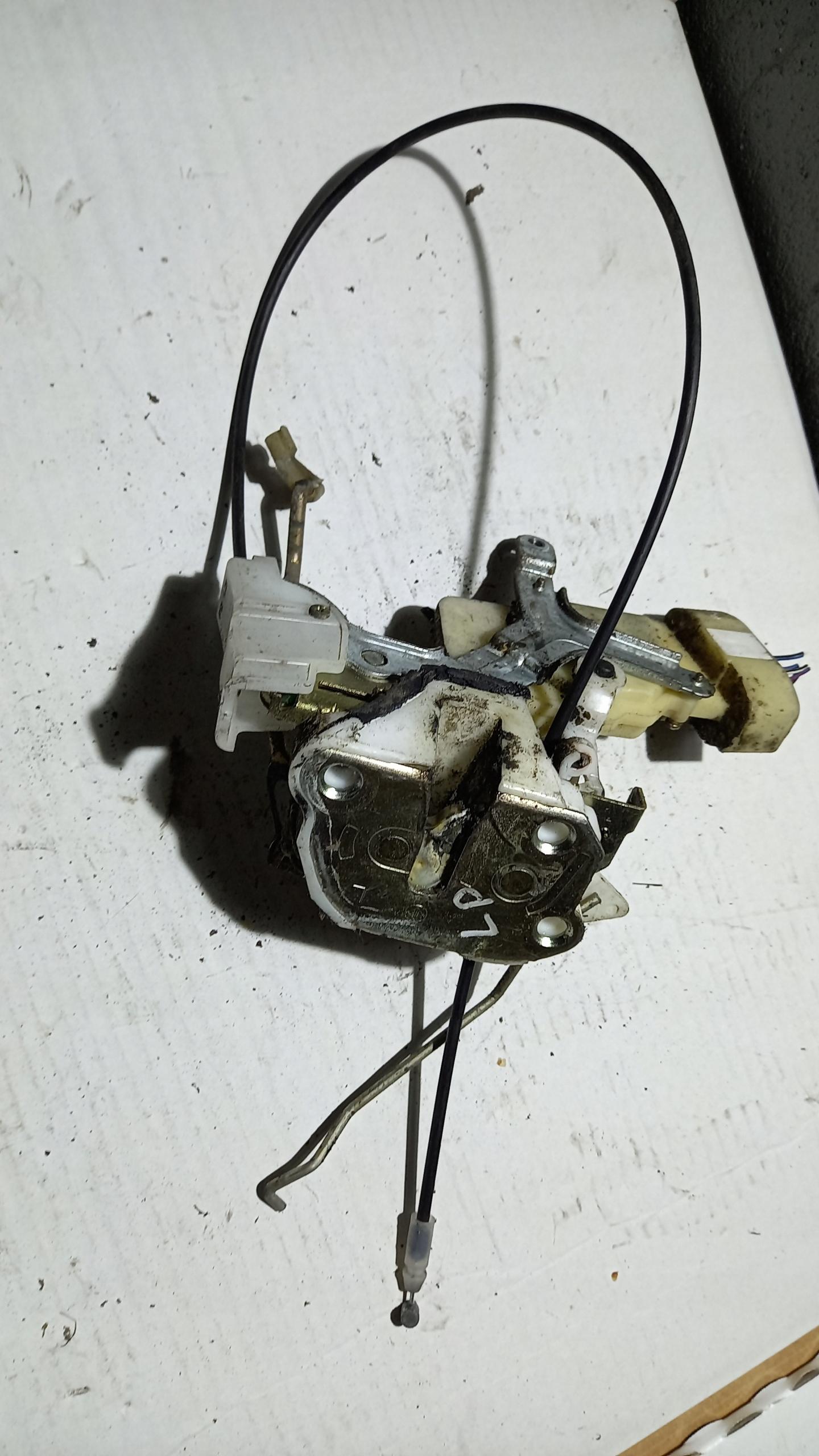 ЗАМОК ДВЕРІ ЛІВИЙ ПЕРЕДНІЙ ДЛЯ TOYOTA YARIS І 00R 3D