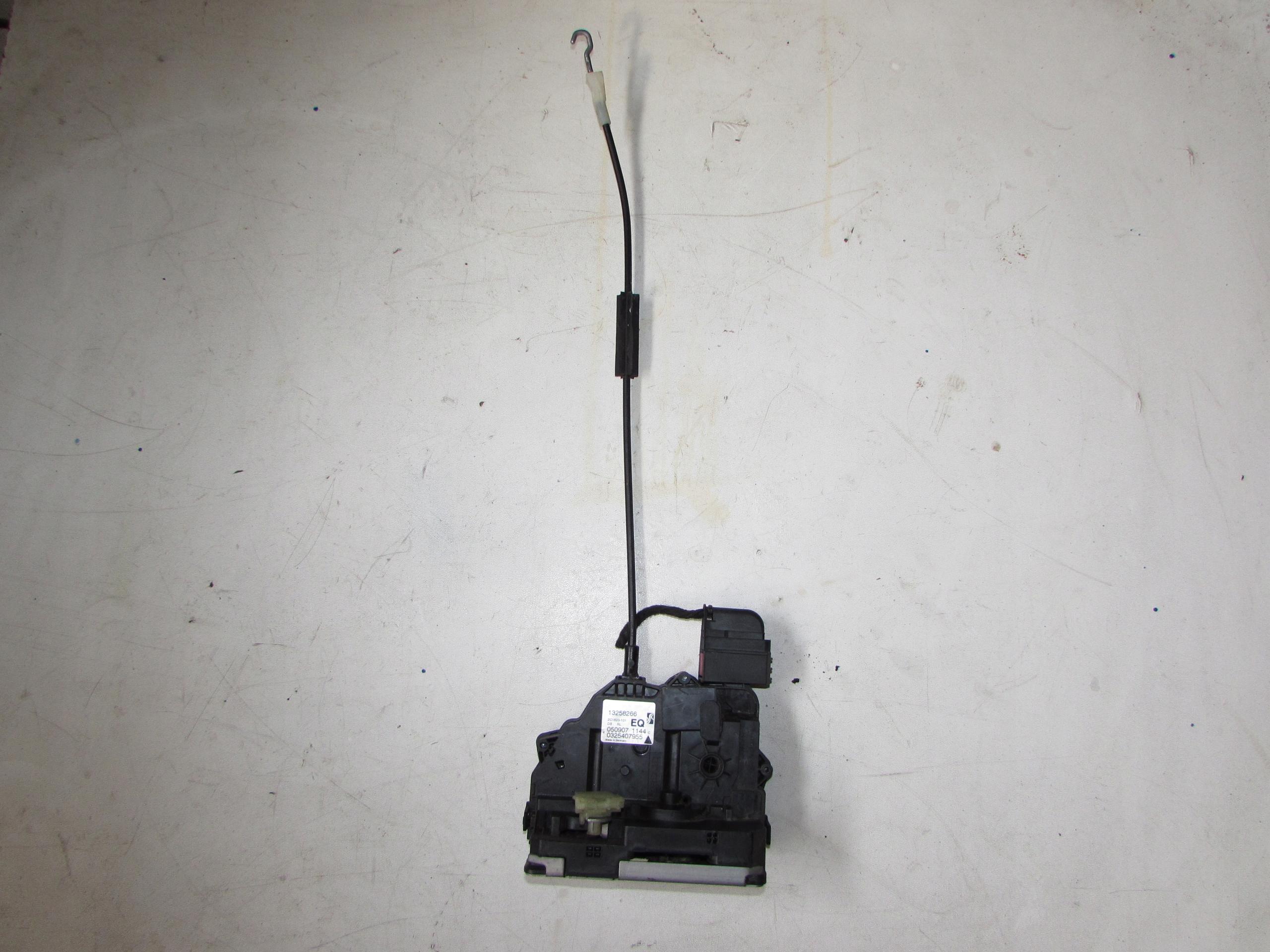 ЗАМОК ДВЕРИ ЛЕВЫЙ ЗАДНИЙ OPEL CORSA D 13258266 ОРИГИНА