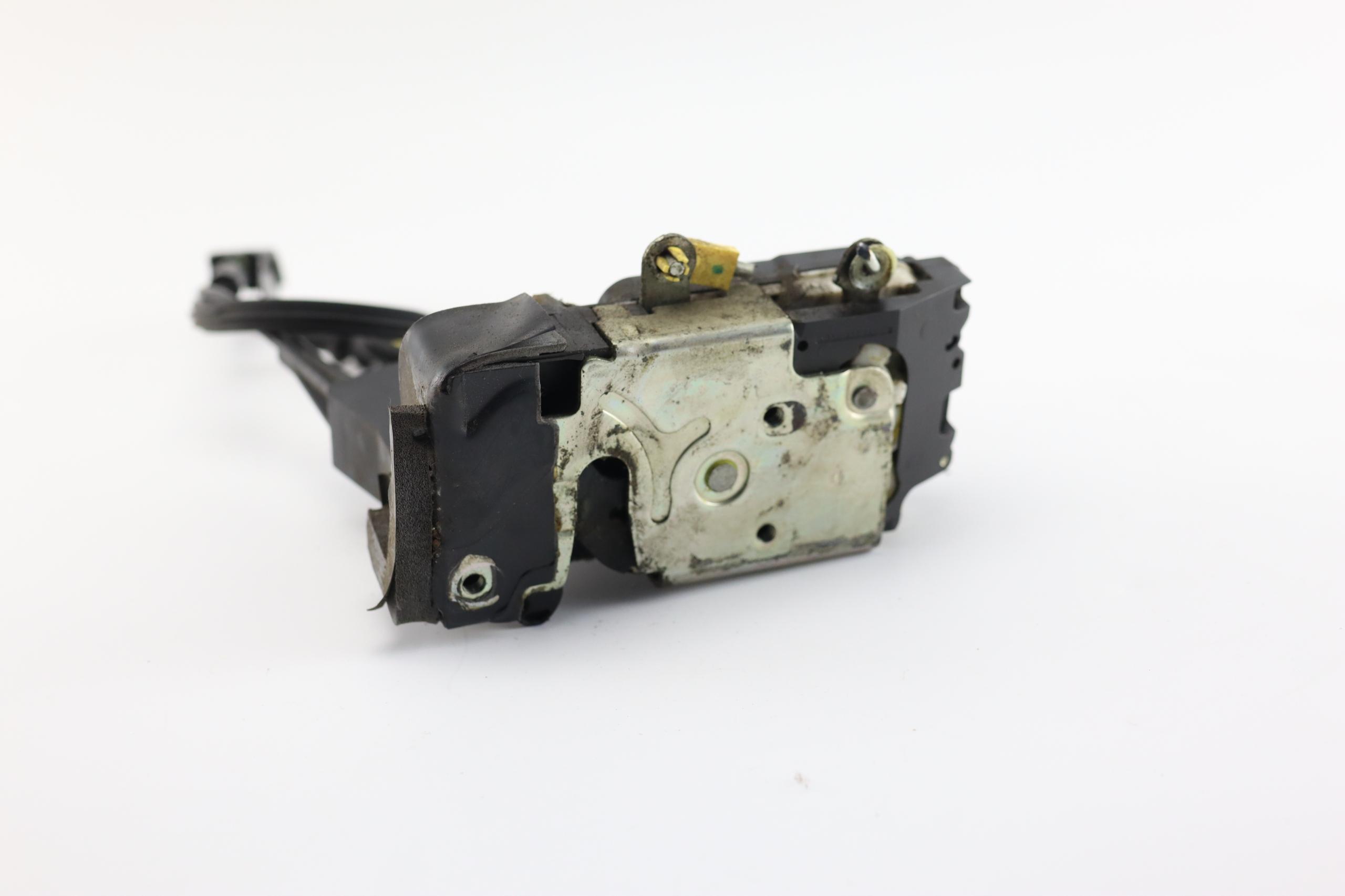 ЗАМОК ДВЕРИ ПРАВЫЙ ПЕРЕДНИЙ 8 PIN FIESTA MK6 (02-05)