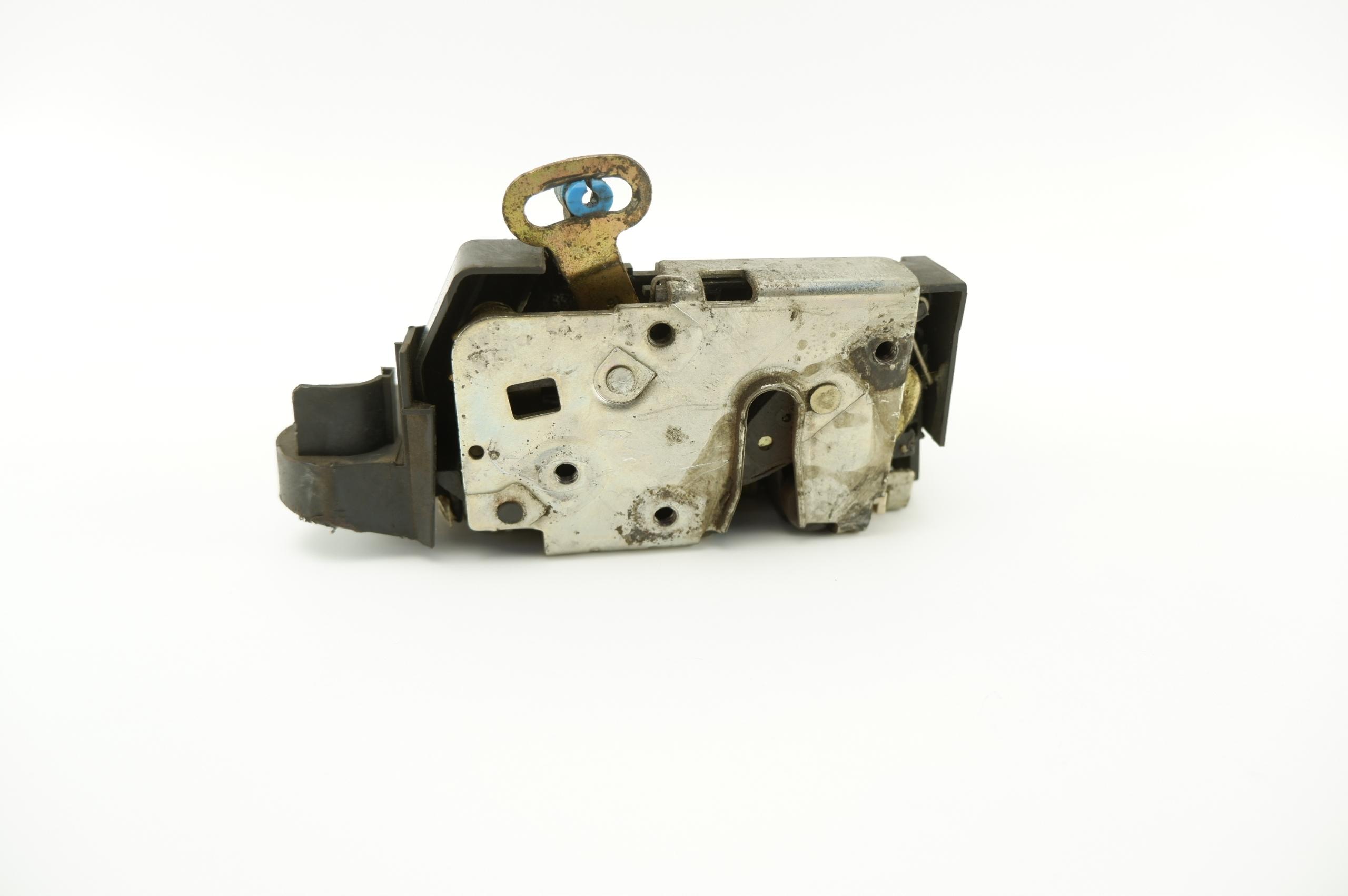 ЗАМОК ДВЕРИ ПРАВЫЙ ПЕРЕДНИЙ LAND ROVER FREELANDER И