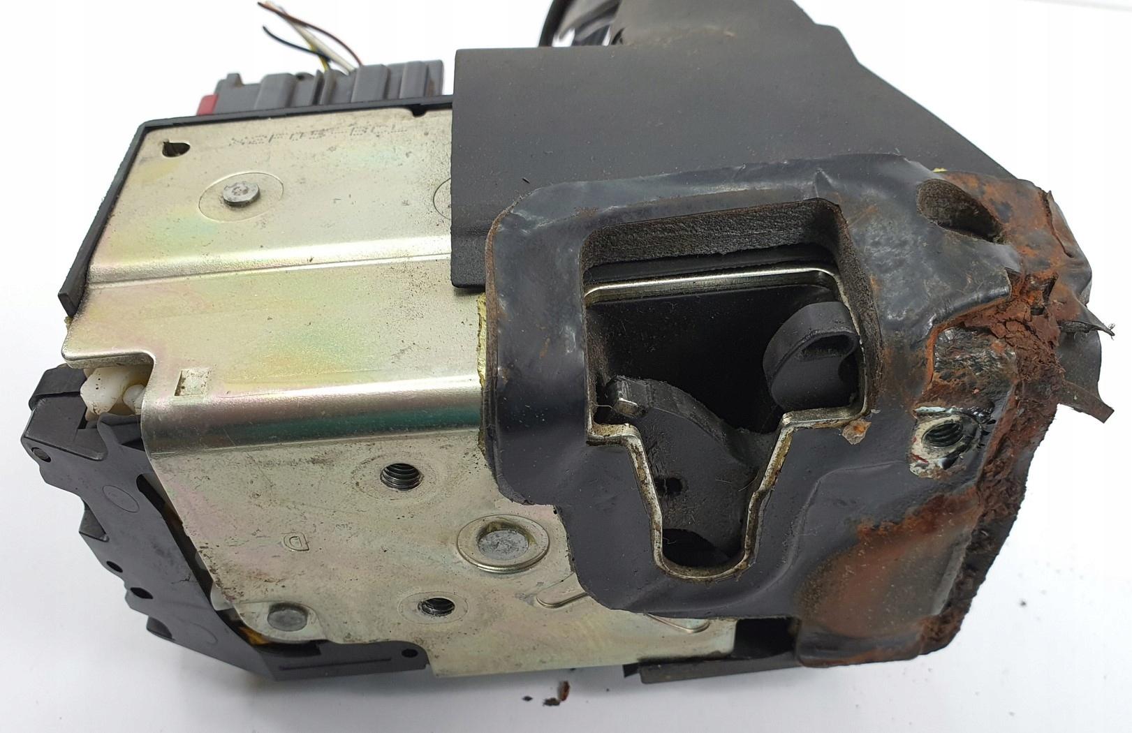 ЗАМОК ПРАВОЙ ЗАДНЕЙ ДВЕРИ FORD FIESTA MK6