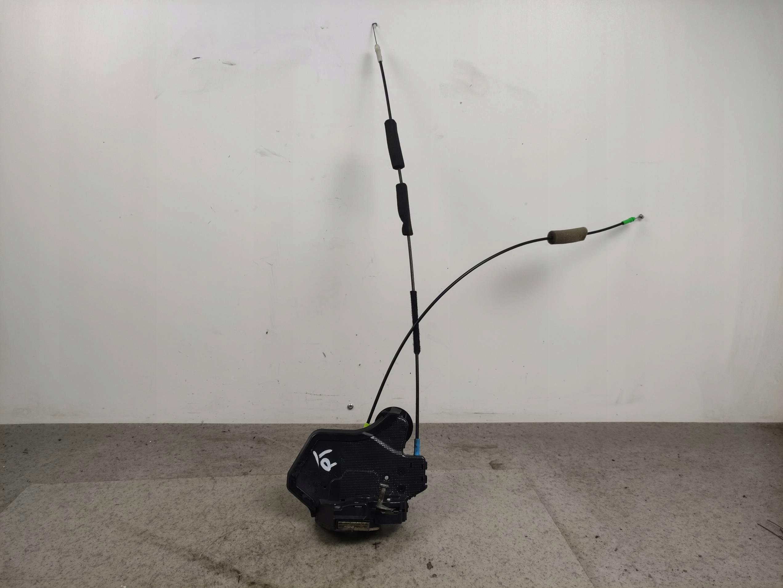 Замок задньої правої двері TOYOTA AVENSIS II T25 03-06