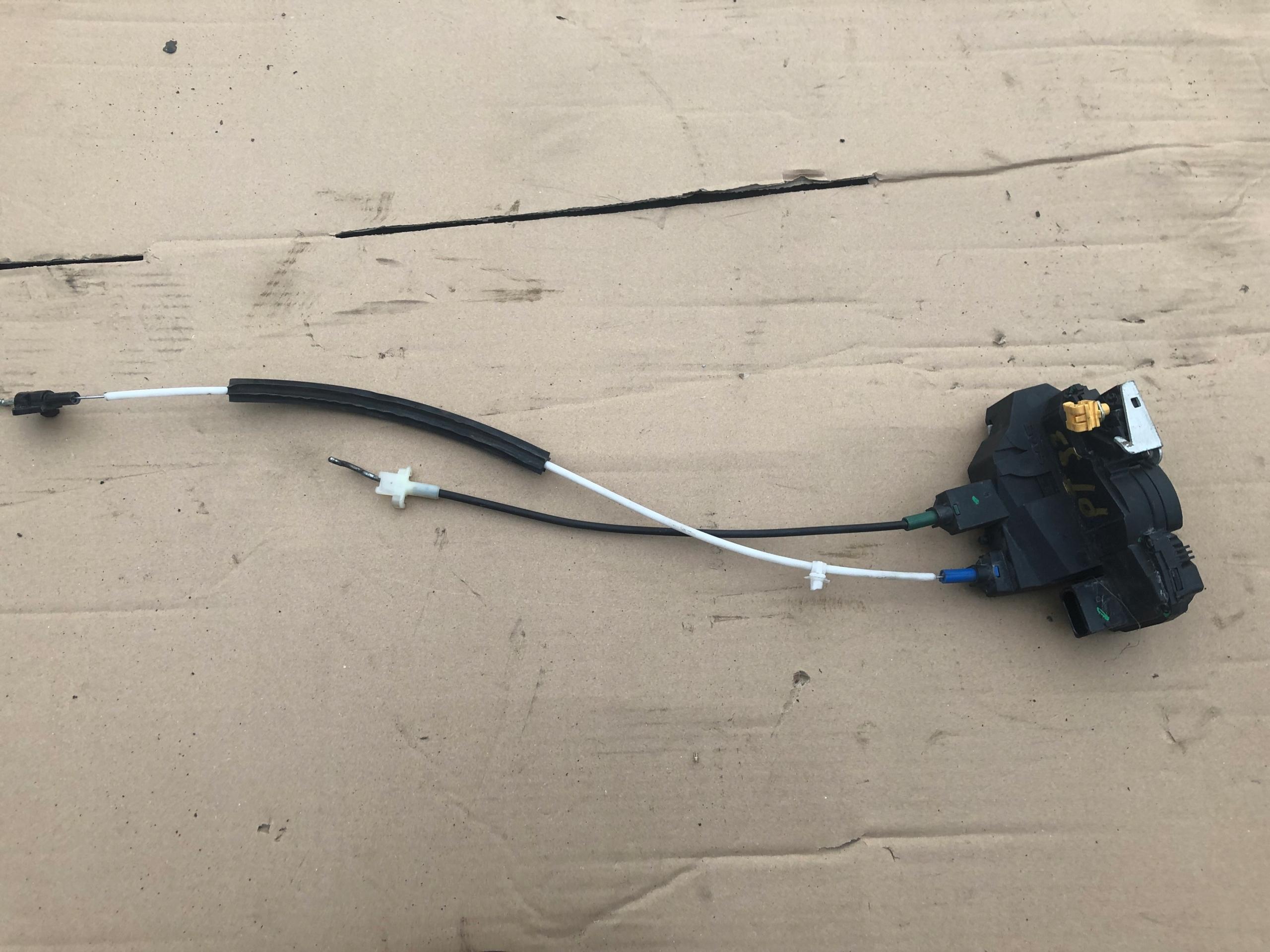 ЗАМОК ДВЕРІ ПРАВИЙ ЗАДНІЙ ЗАДНІЙ SAAB 93 9-3 5PIN 05-11