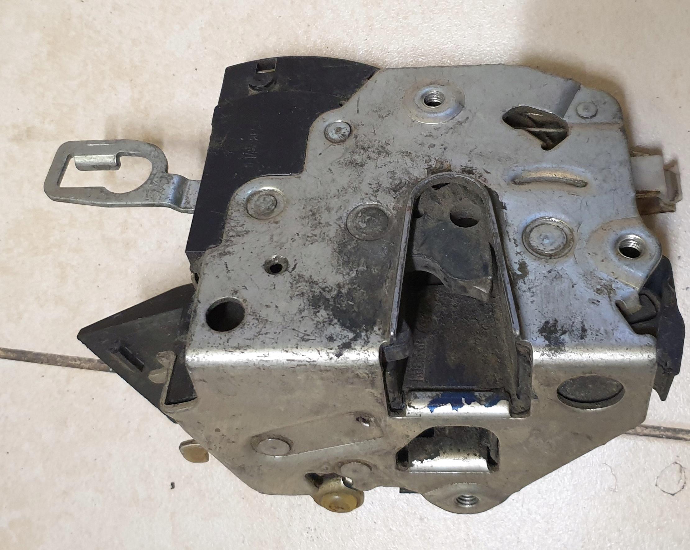 8146302 - Замок правой двери BMW 3 E36 купе OE EU