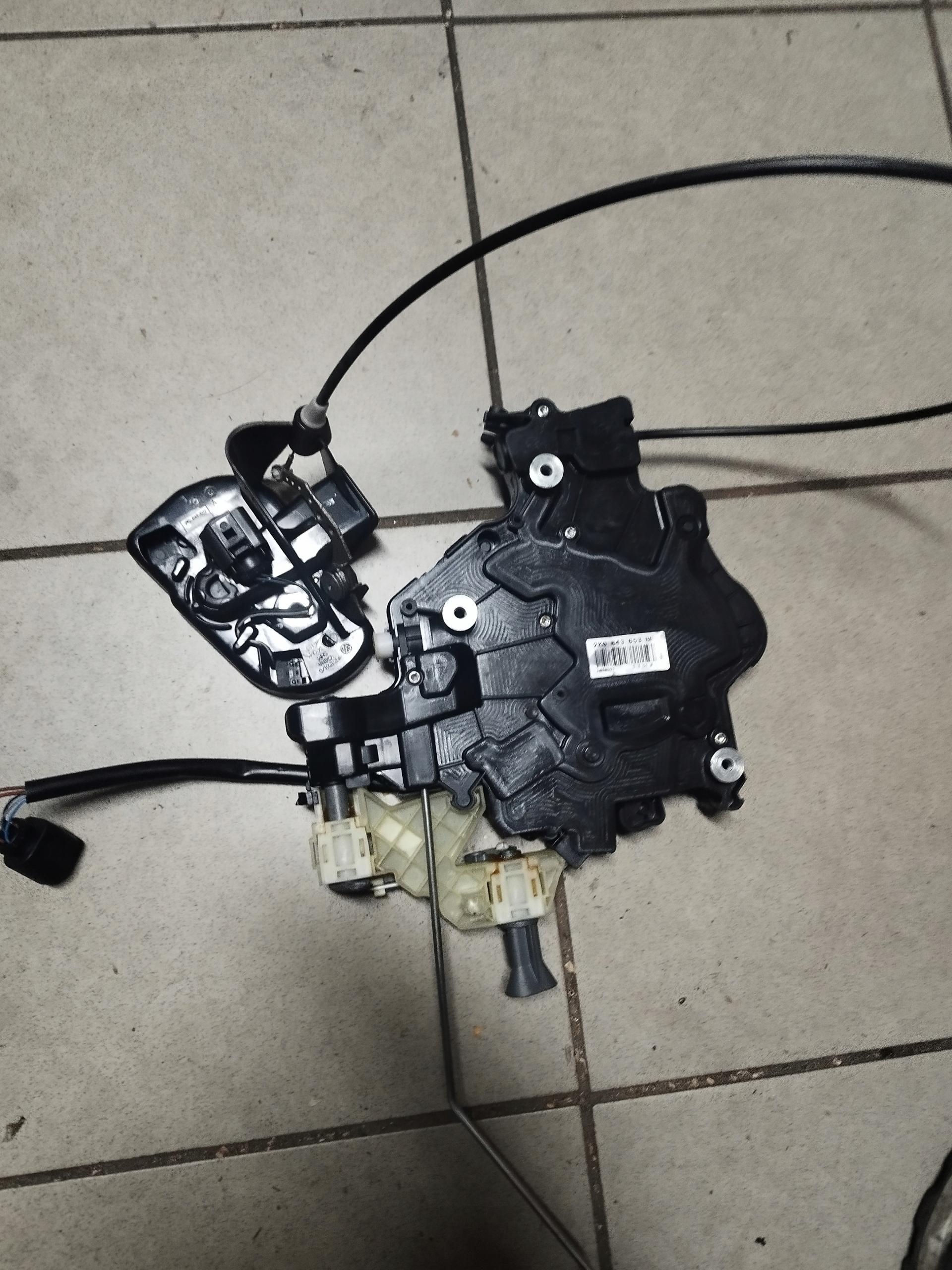 ЗАМОК РОЗСУВНИХ ДВЕРЕЙ ЛІВИЙ VW CADDY 2K0843653BF