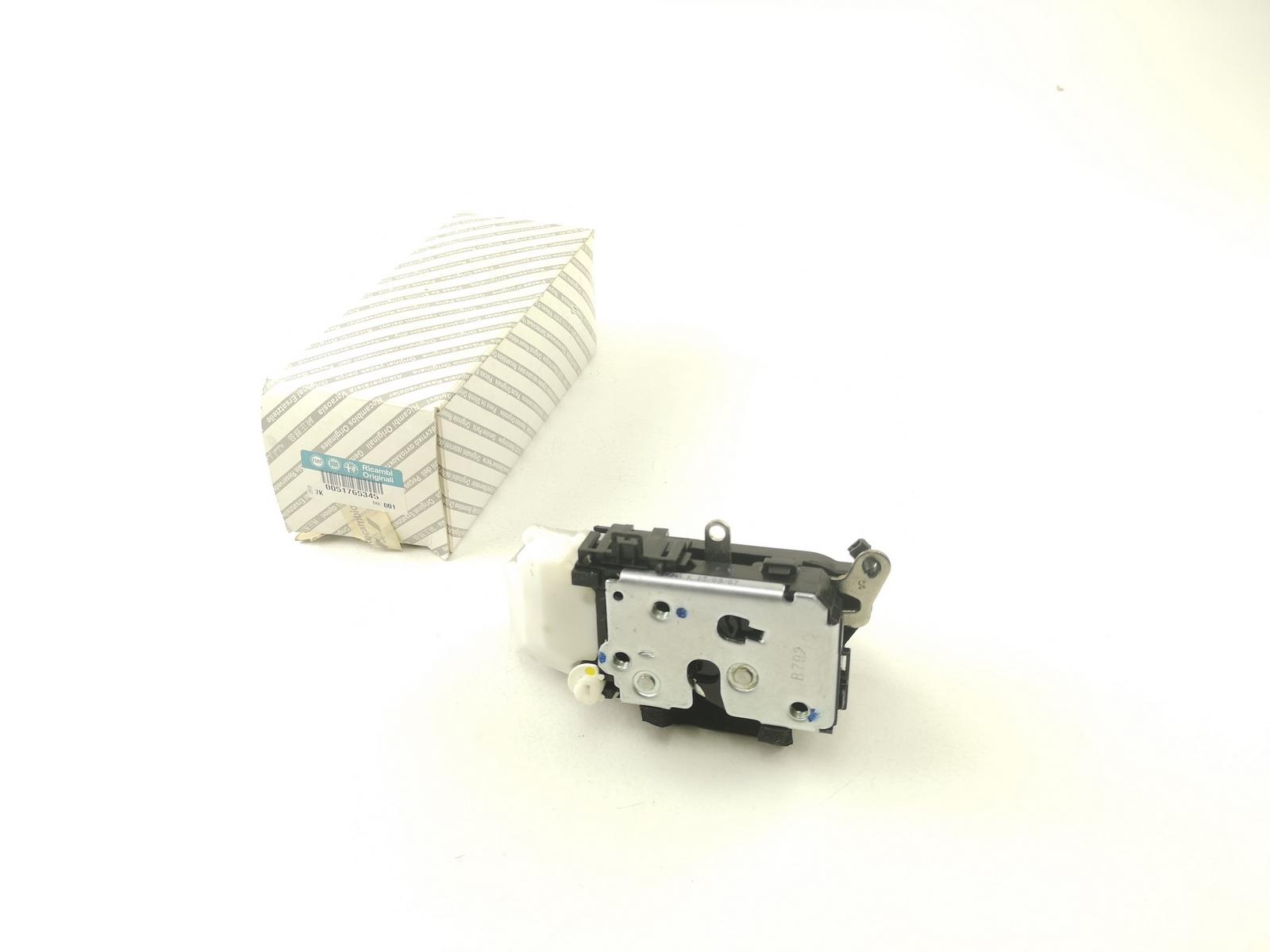 51765345 - ЗАМОК ЛЕВОЙ РАЗДВИЖНОЙ ДВЕРИ FIAT DOBLO 00-10 OE