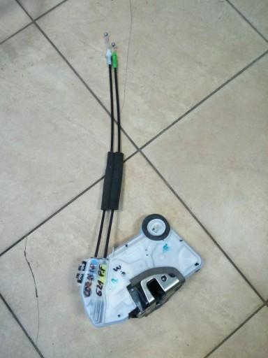 Замок двери TOYOTA COROLLA E21 2 контакта*