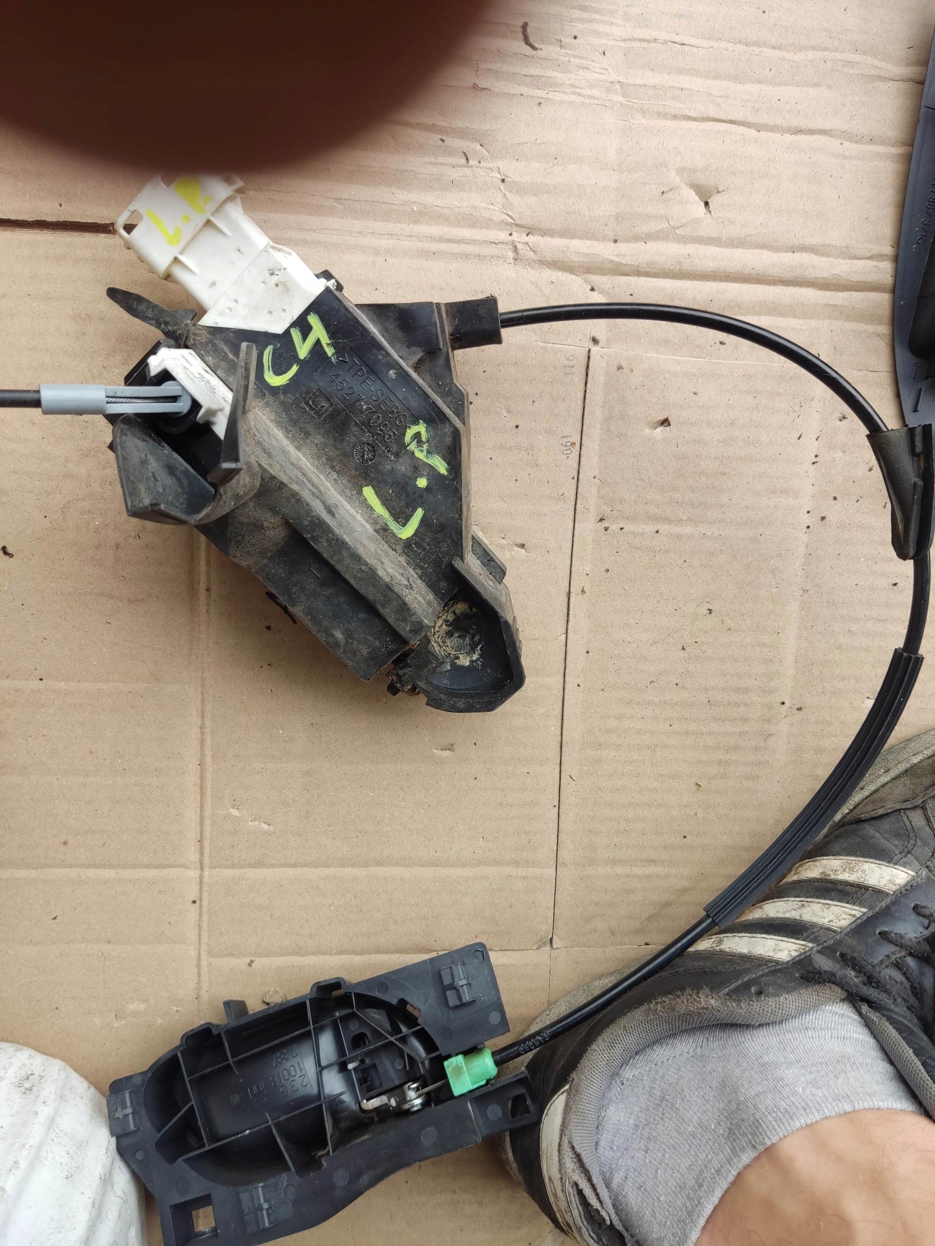 Замок дверная ручка левая передняя C4 и 9683416080