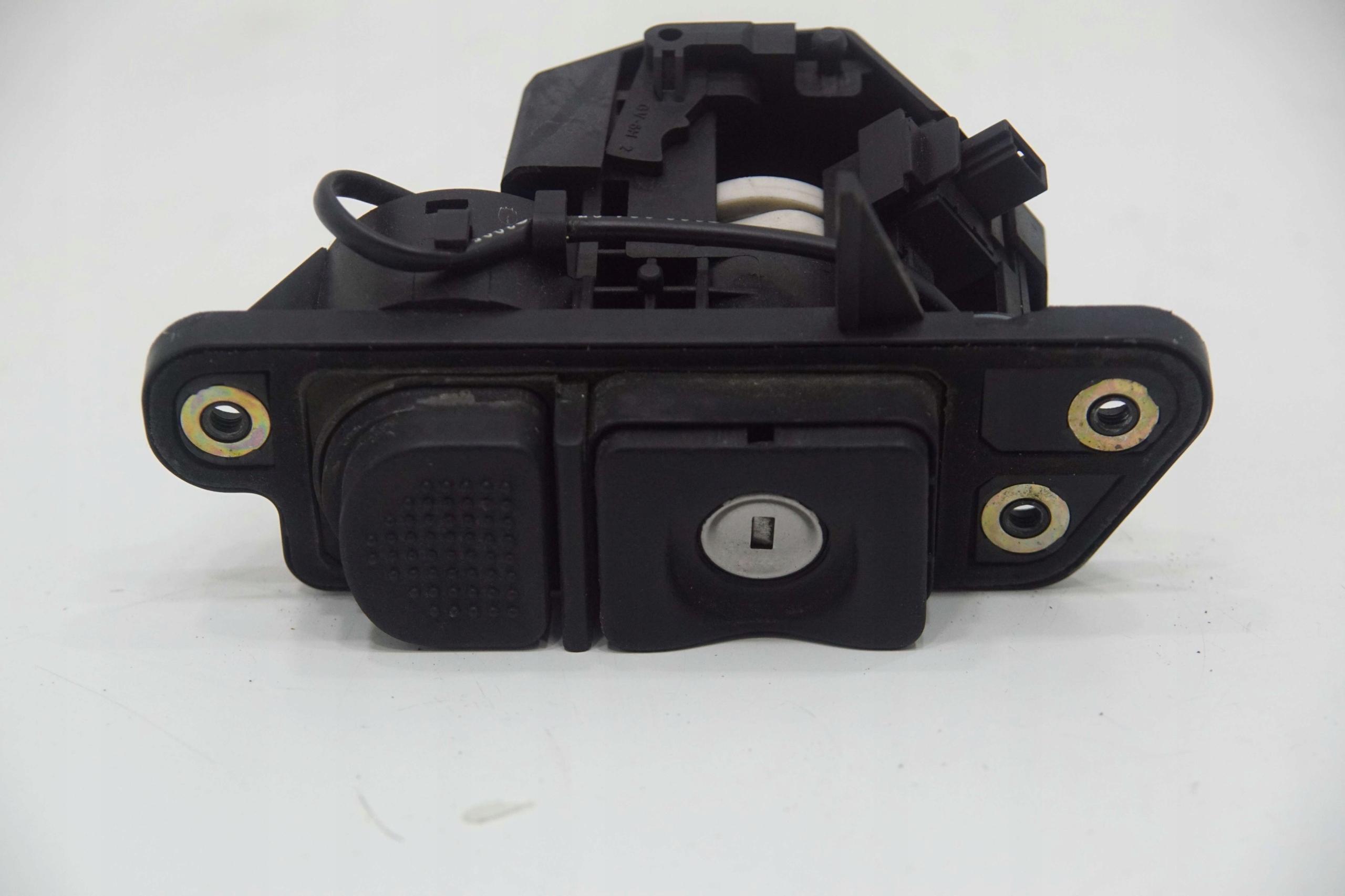 Замок закрылка вставка 2208210751 MERCEDES CL W215