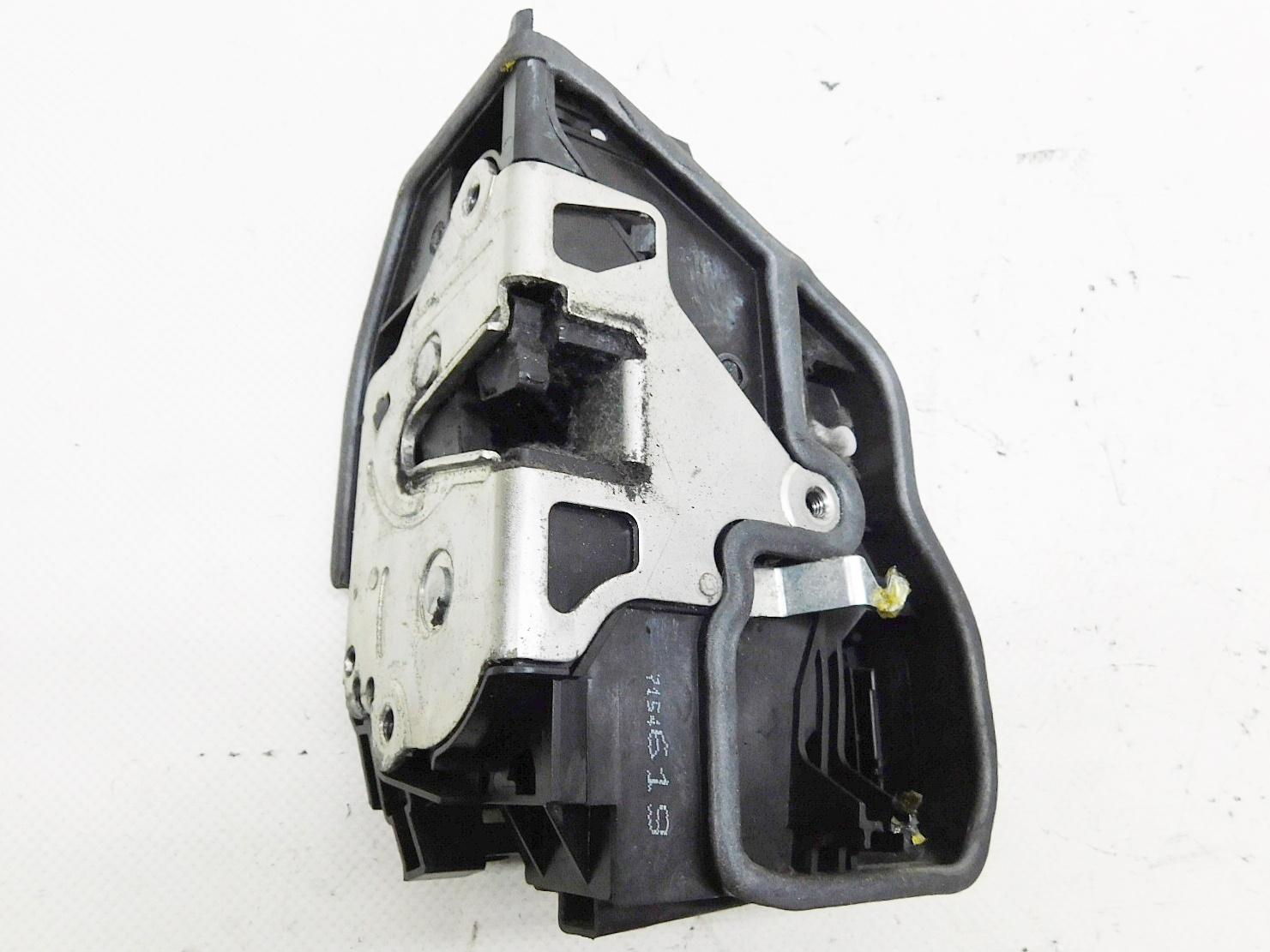 Замок ПД левый 7PIN-BMW X3 E83 7154619 EU