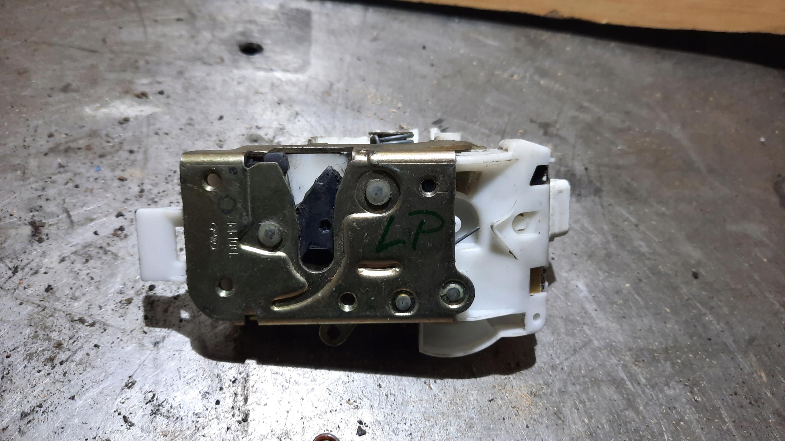 Замок передній лівий XS41-A21813 - de FORD MONDEO MK3