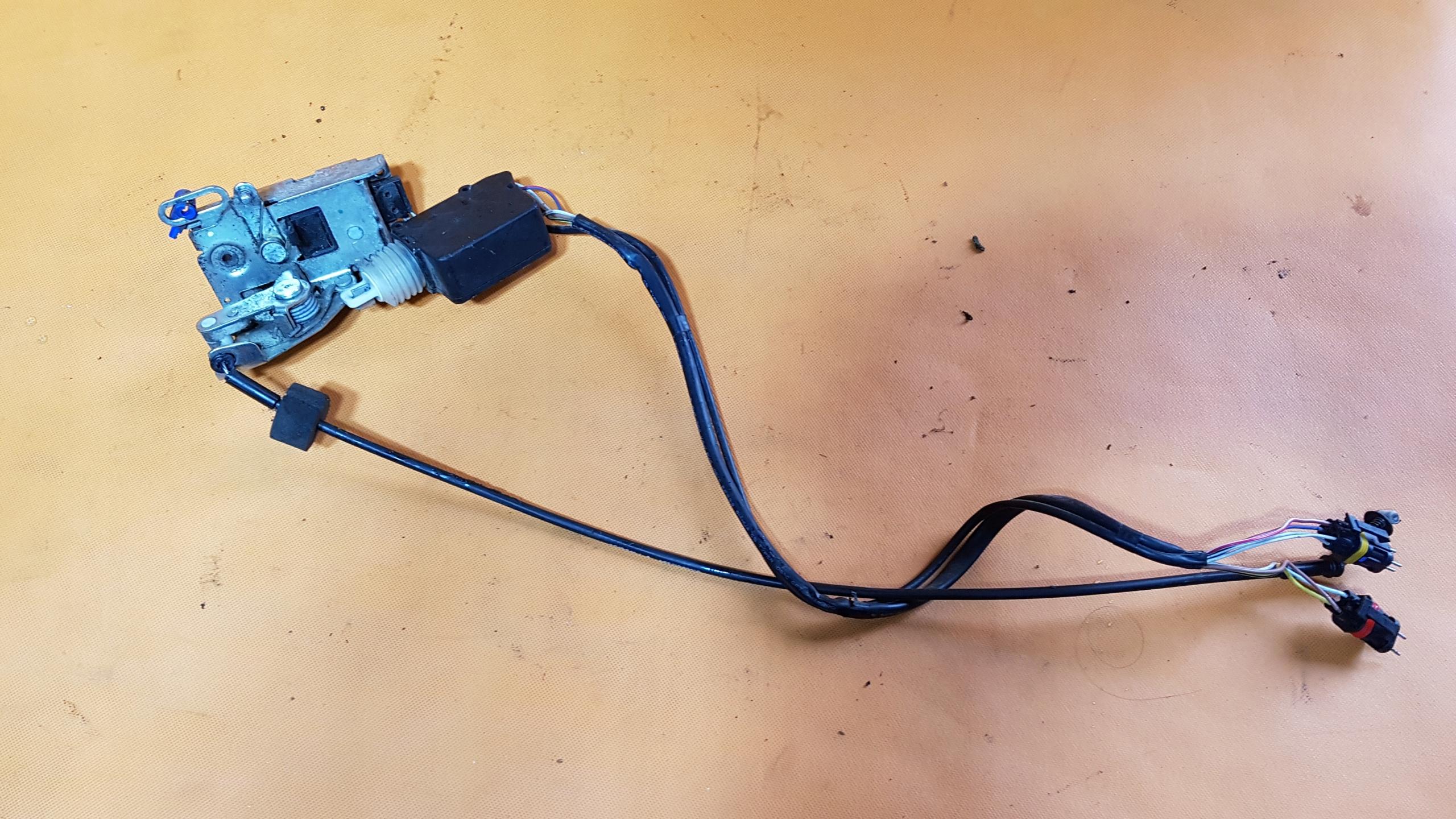 Замок трос ручка ящика рукавички MAN TGX E5 E6