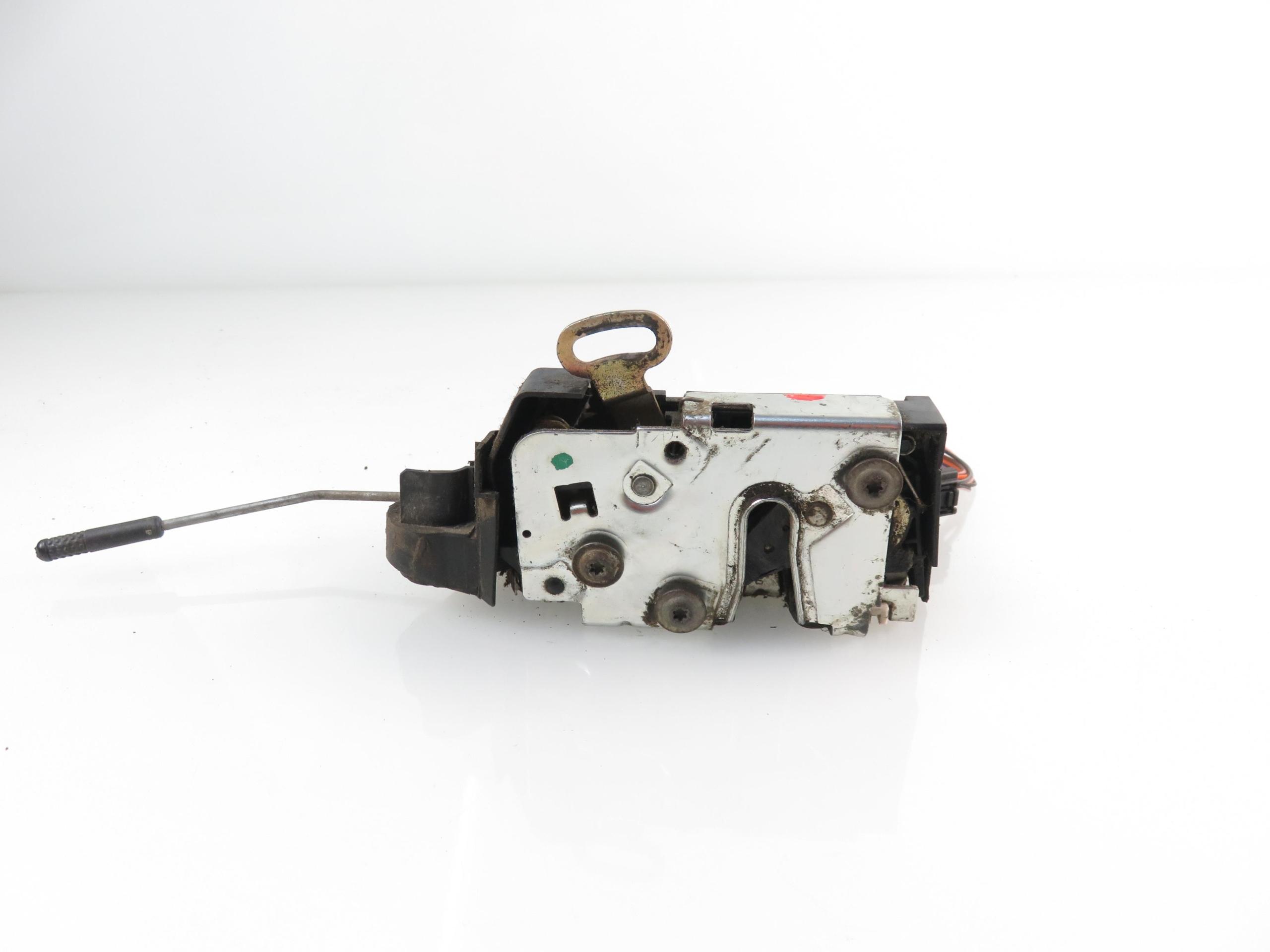 ЗАМОК ПЕРЕДНІЙ ПРАВИЙ LAND ROVER FREELANDER