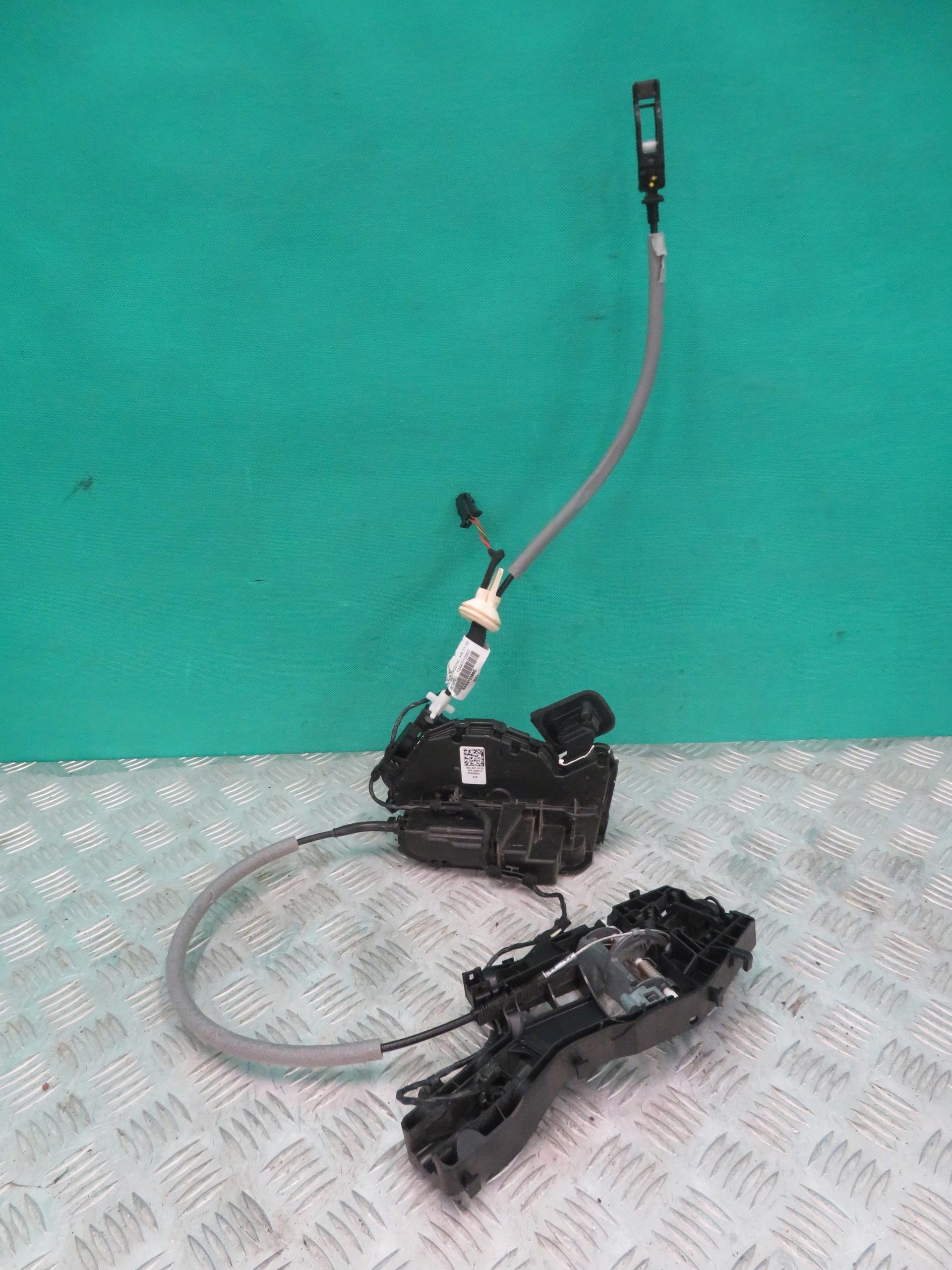 5NC837015D 5NA972295C - ЗАМОК НАПРАВЛЯЮЩАЯ ЛЕВАЯ ПЕРЕДНЯЯ VW TIGUAN II RLINE