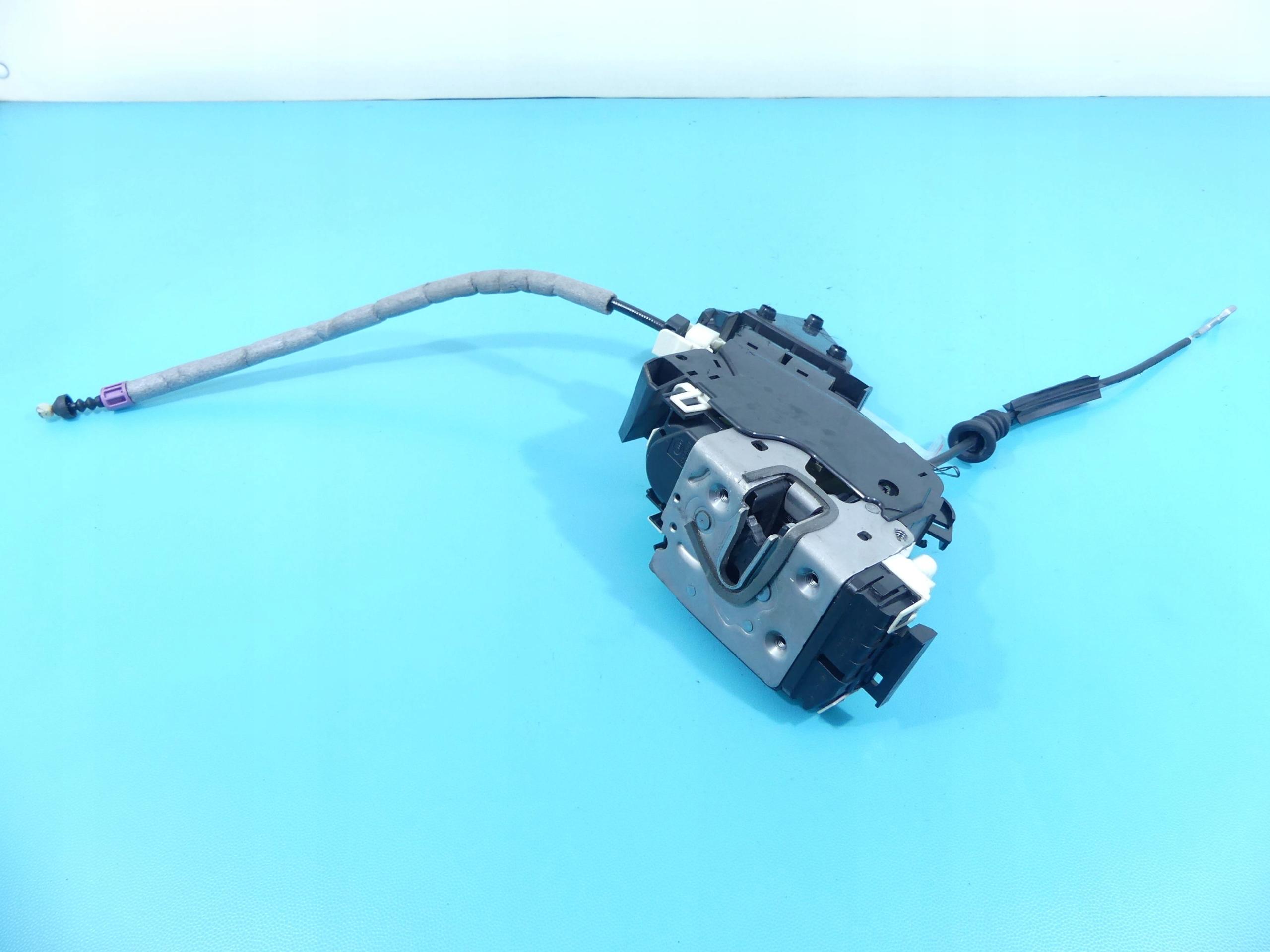 A2047201835 - Замок передній правий 4pin MERCEDES GLK X204 Європа