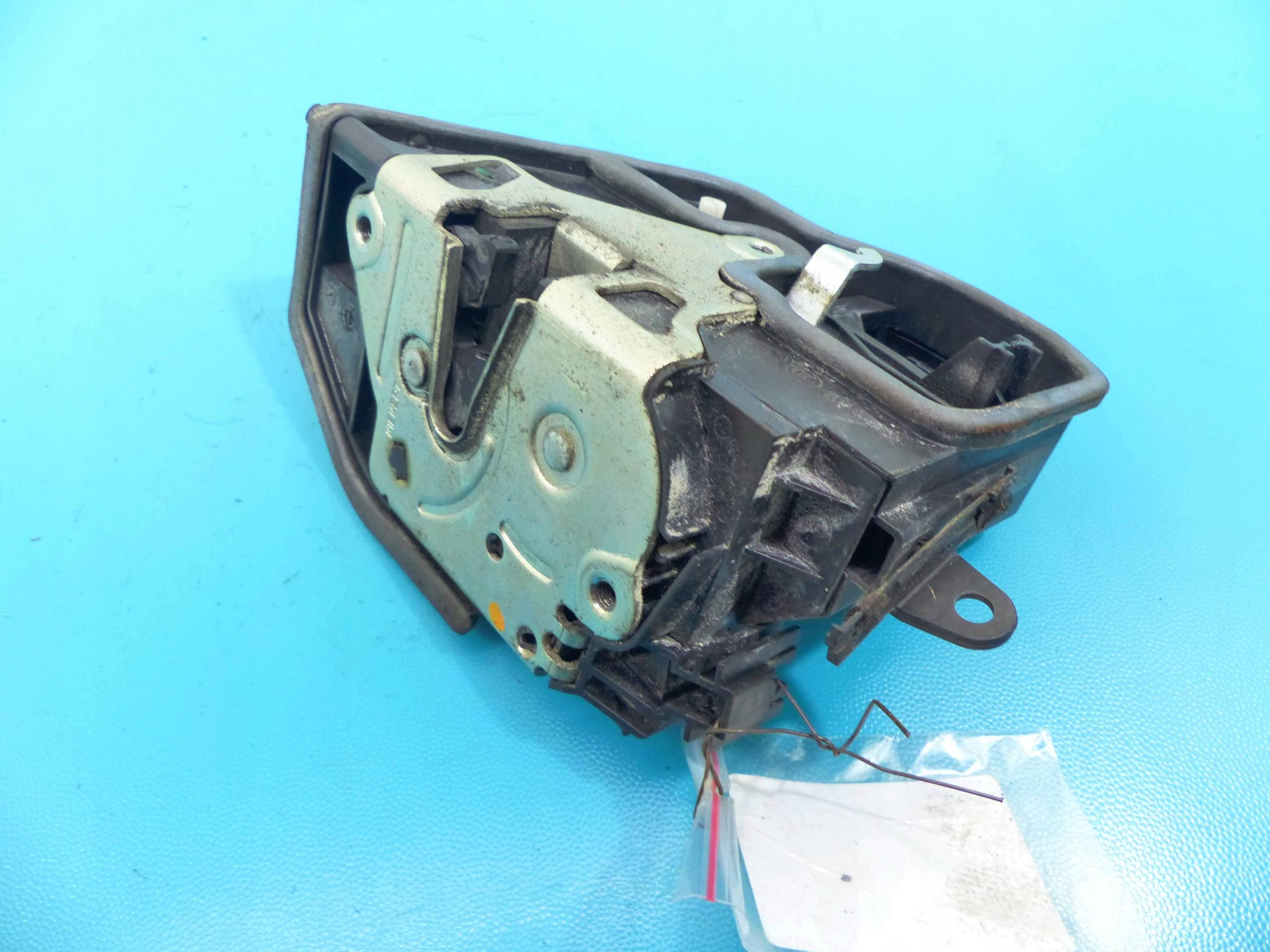 Замок передній правий 7PIN 7202143 BMW E90 E92 Європа