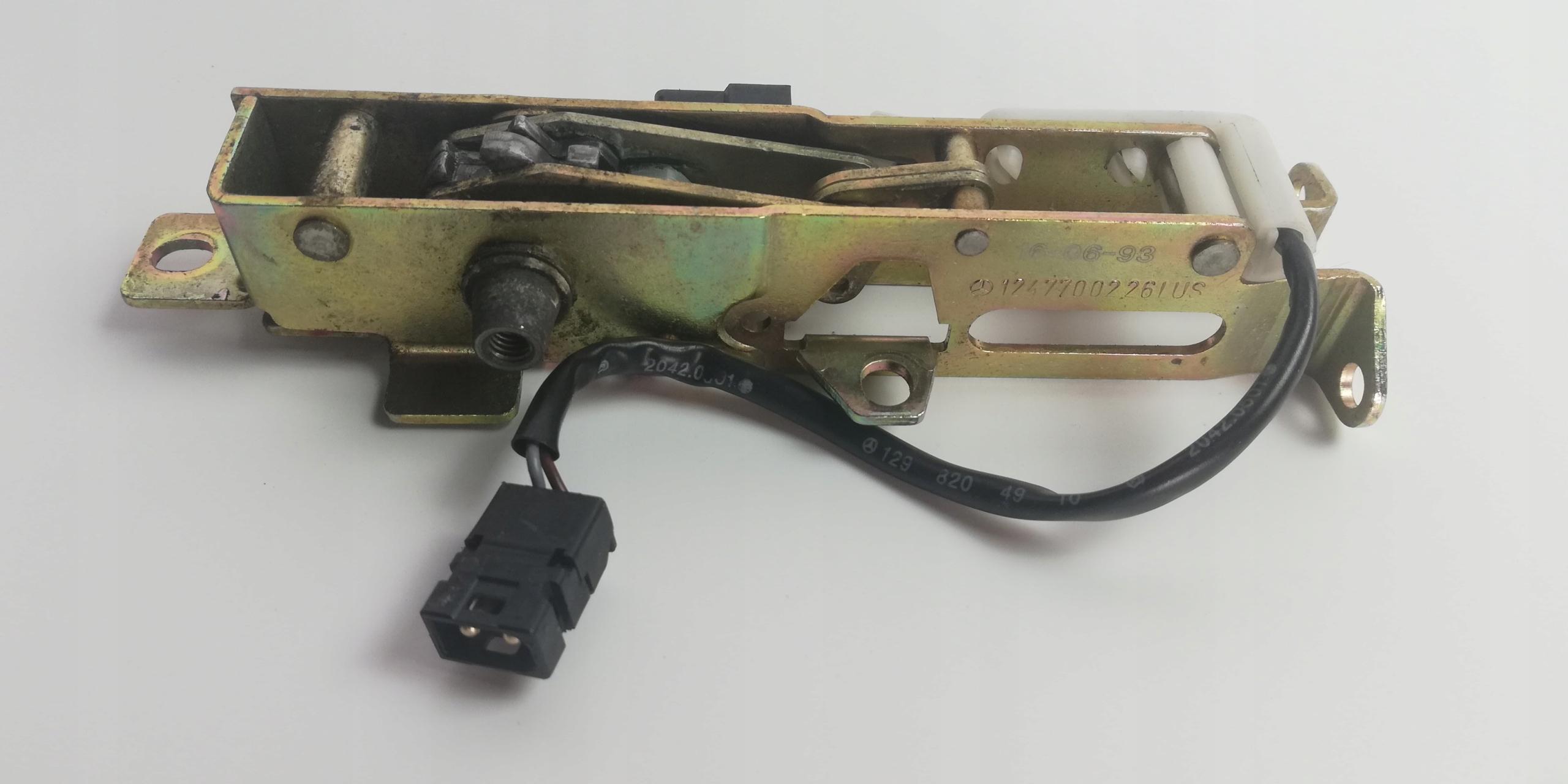 1247700226 - Замок ригель крыши правый MERCEDES W124 кабриолет