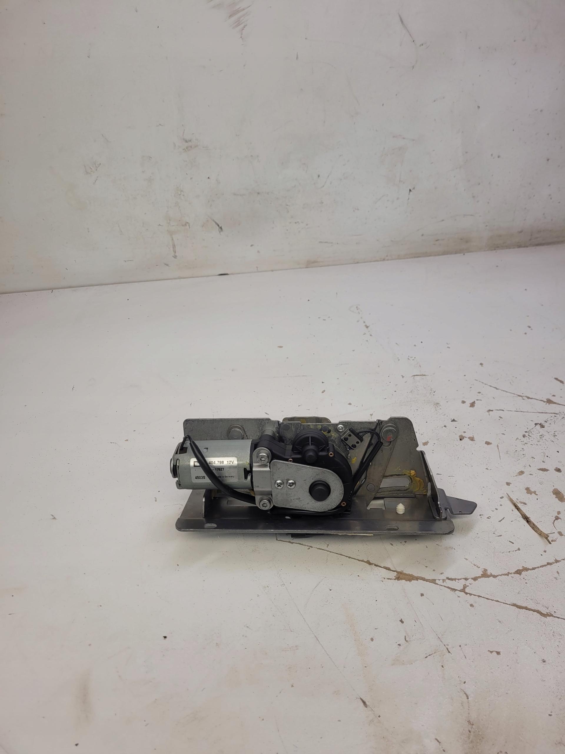 Замок двигуна даху AUDI A4 B6 B7 8H0825399