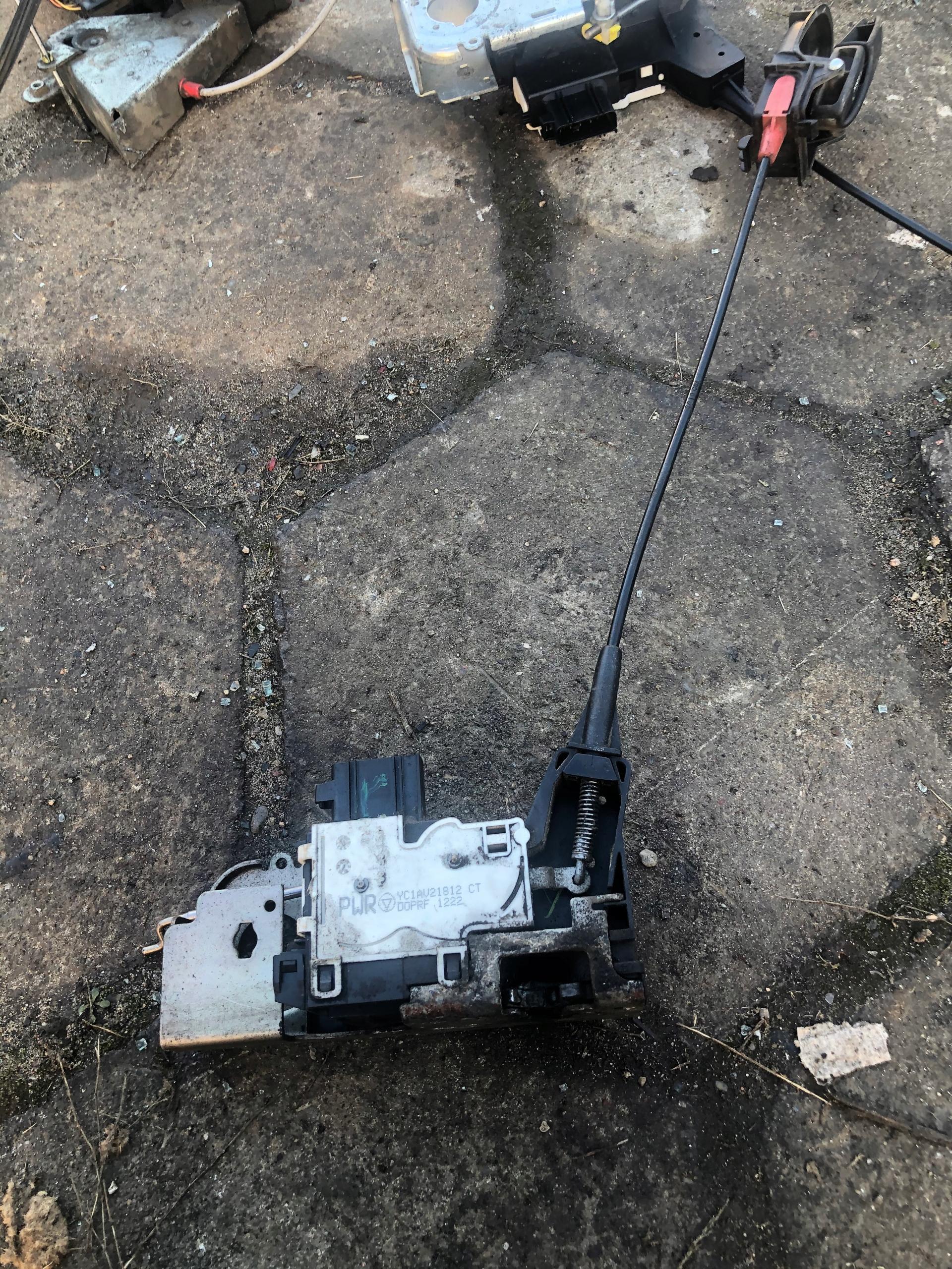 YC1AV21812CT - ТРАНЗИТНИЙ ЗАМОК MK7 2,2 2006-14 ДВЕРІ YC1AV21812-CT