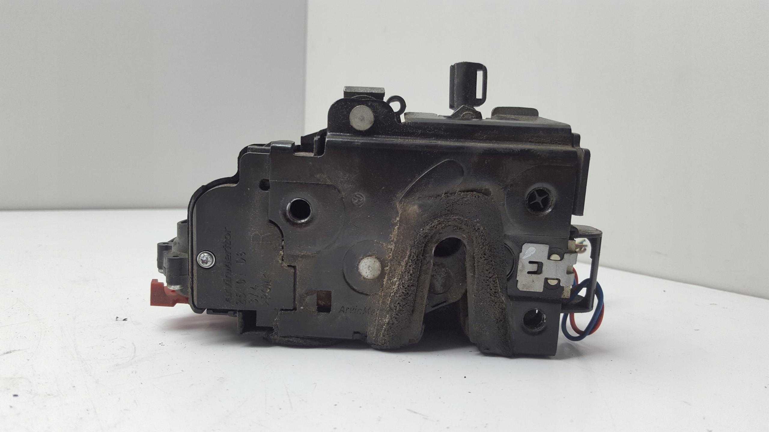 ЗАМОК ЗАДНИЙ ПРАВЫЙ SKODA ROOMSTER 5J7839016A EU