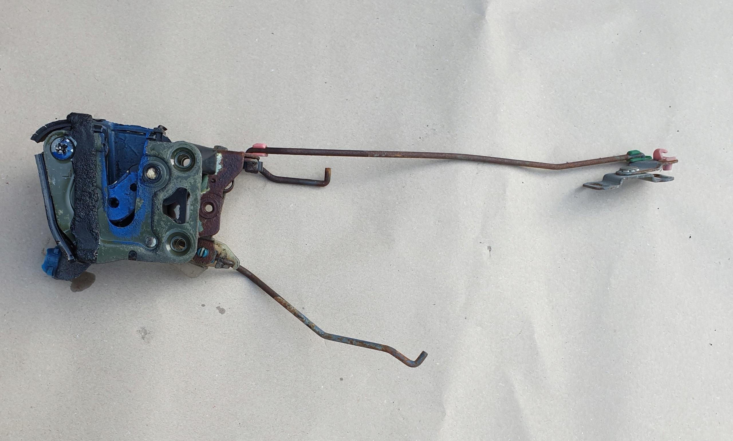 Замок лівих дверей NISSAN 200SX S13 OE EU