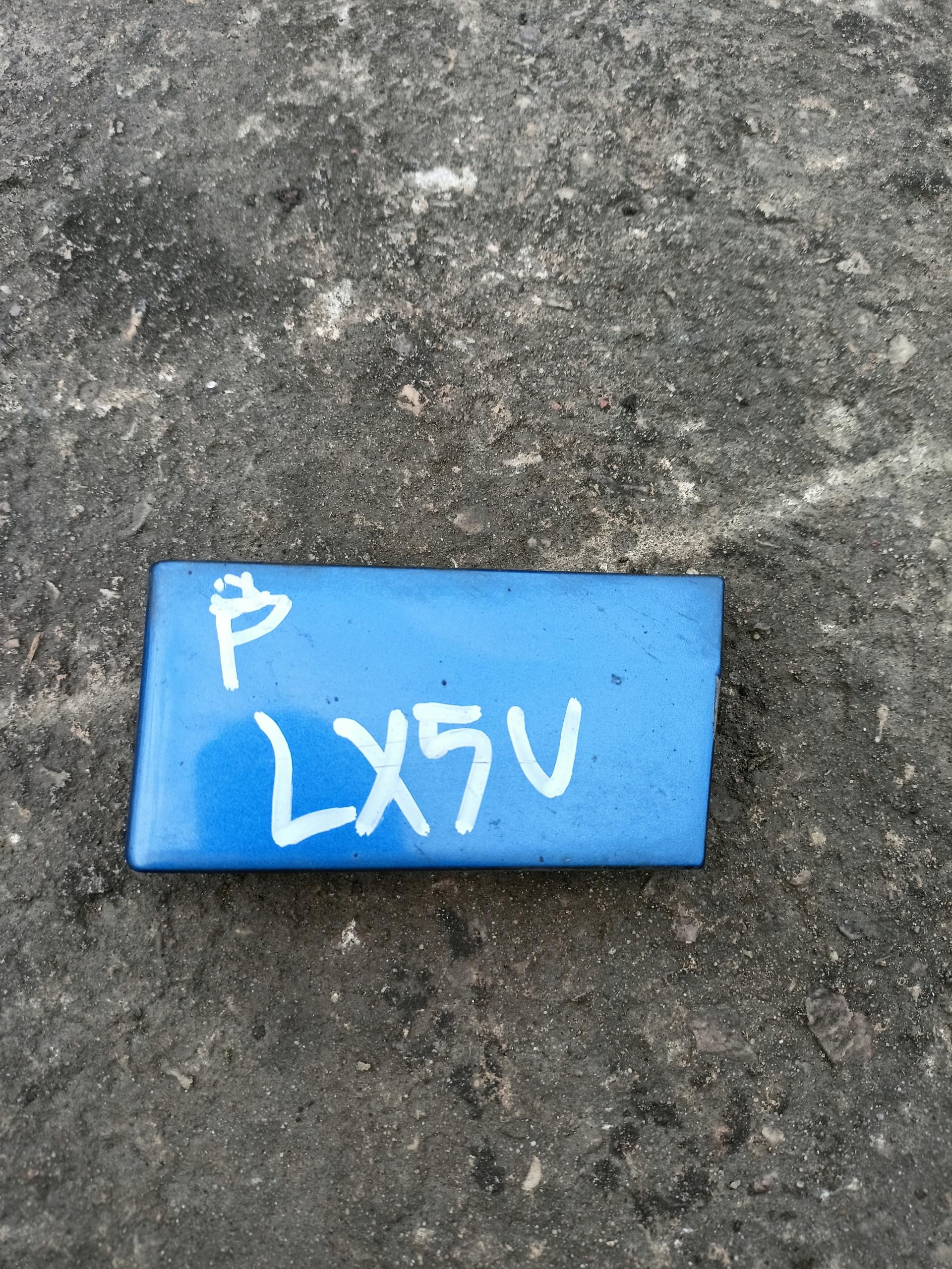 Крышка крыла передняя AUDI A3 LX5U 8P0853992B