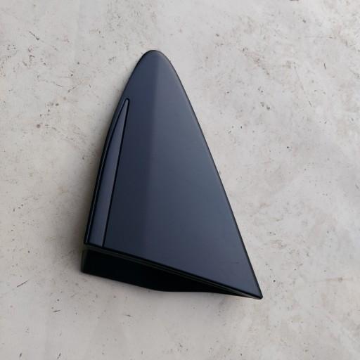 A60118-0D190 - КРЫШКА ТРЕУГОЛЬНИКА КРЫЛА ЛЕВАЯ ПЕРЕДНЯЯ YARIS III 3