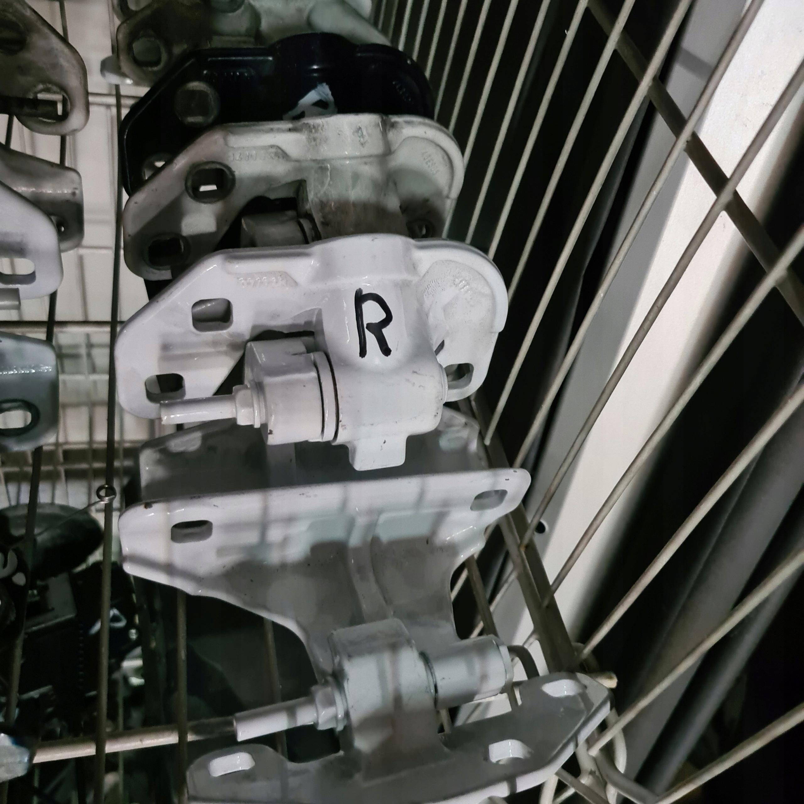 ДВЕРНА ПЕТЛЯ ACTROS MP 4 ВЕРХНЯ ПРАВА