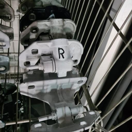 A0007201737 - ACTROS MP 4 ДВЕРНА ПЕТЛЯ ПРАВА АБО ЛІВА ВЕРХНЯ