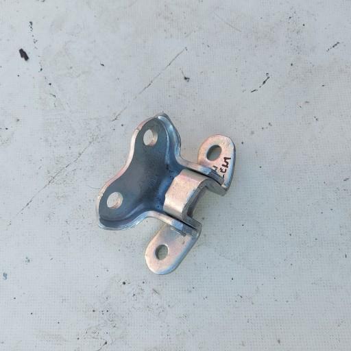 68730-12120 - ПЕТЛЯ ДВЕРІ ЛІВА ПЕРЕДНЯ НИЖНЯ TOYOTA HILUX VERSO