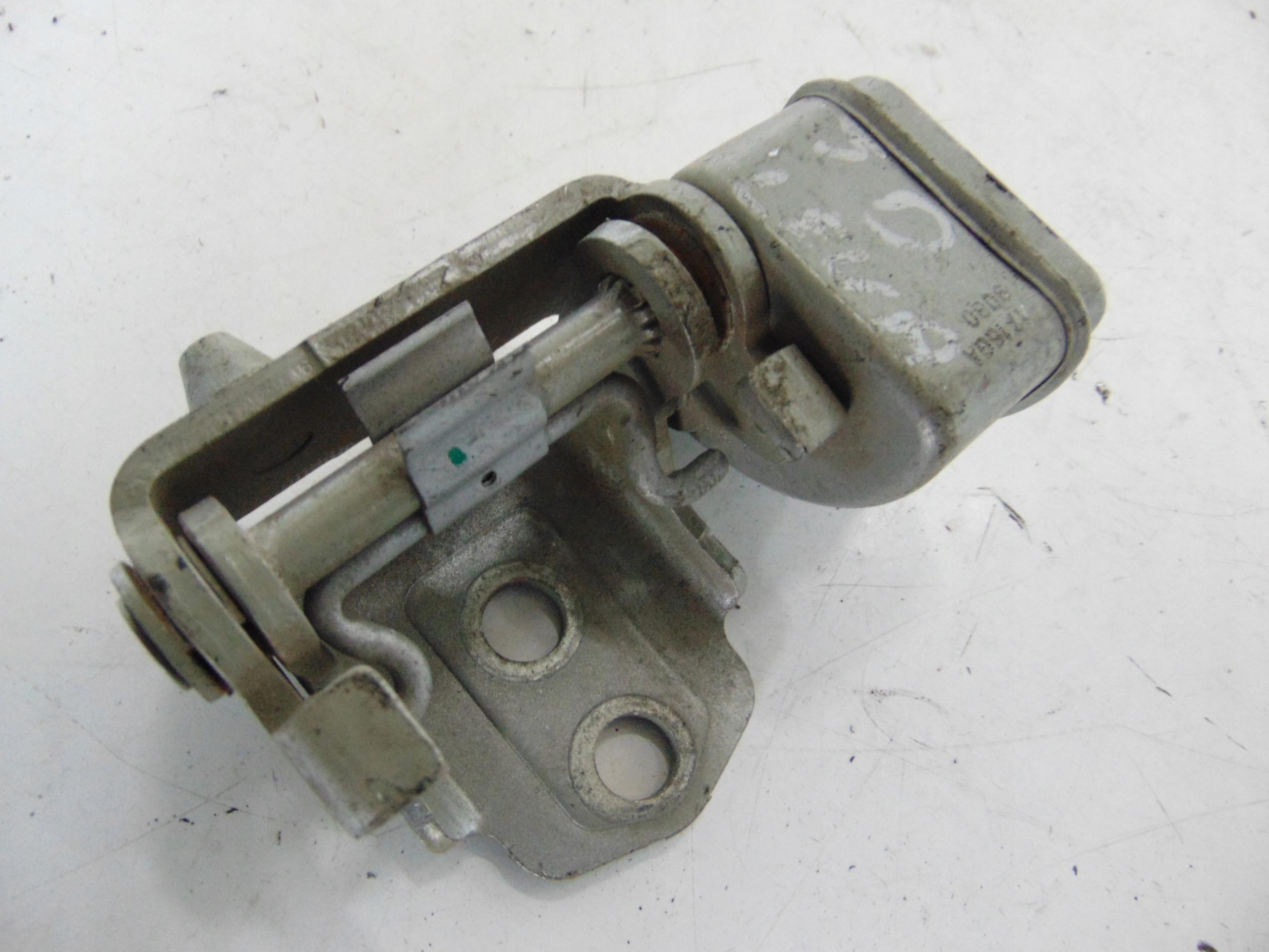 ПЕТЛЯ ДВЕРИ ЛЕВАЯ ПЕРЕДНЯЯ PEUGEOT 207