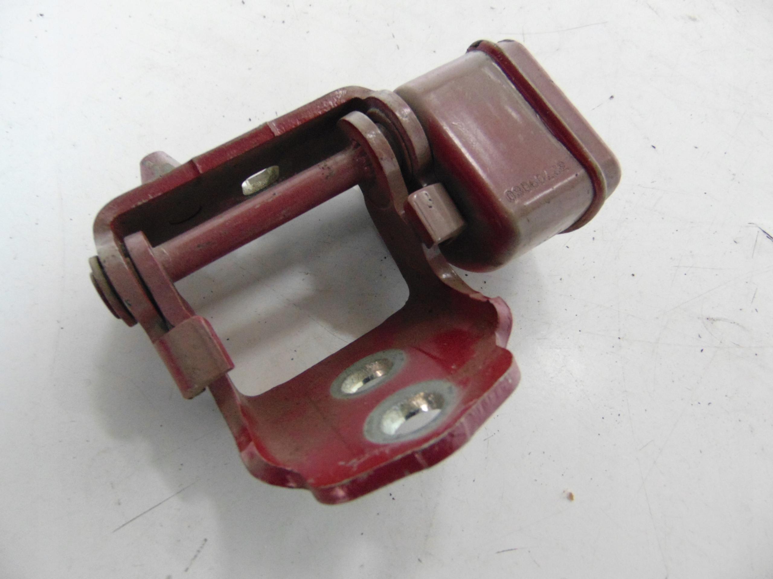 ПЕТЛЯ ДВЕРИ ЛЕВАЯ ПЕРЕДНЯЯ PEUGEOT 207