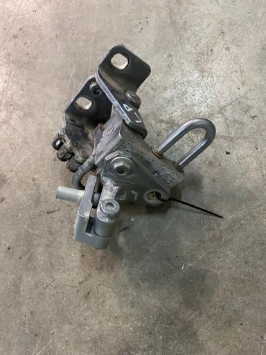 ЛІВА ПЕРЕДНЯ ДВЕРНА ПЕТЛЯ VW GOLF VI 6