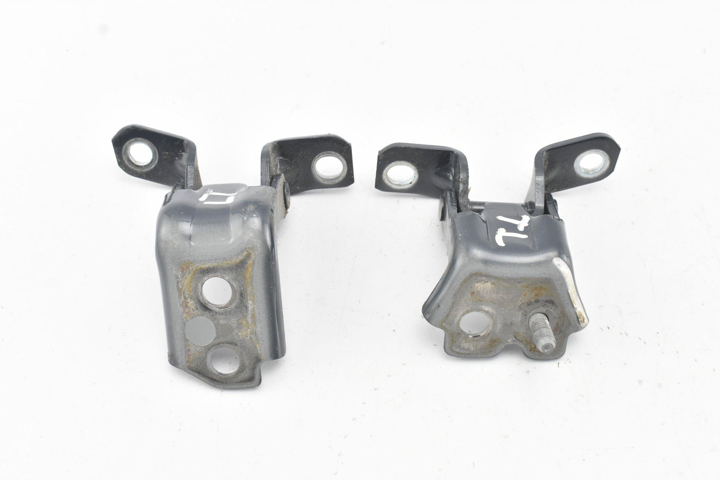 BRAK-DANYCH-67097929 - ПЕТЛЯ ДВЕРІ ЛІВА ЗАДНЯ MAZDA 2 DJ DL 14-47C